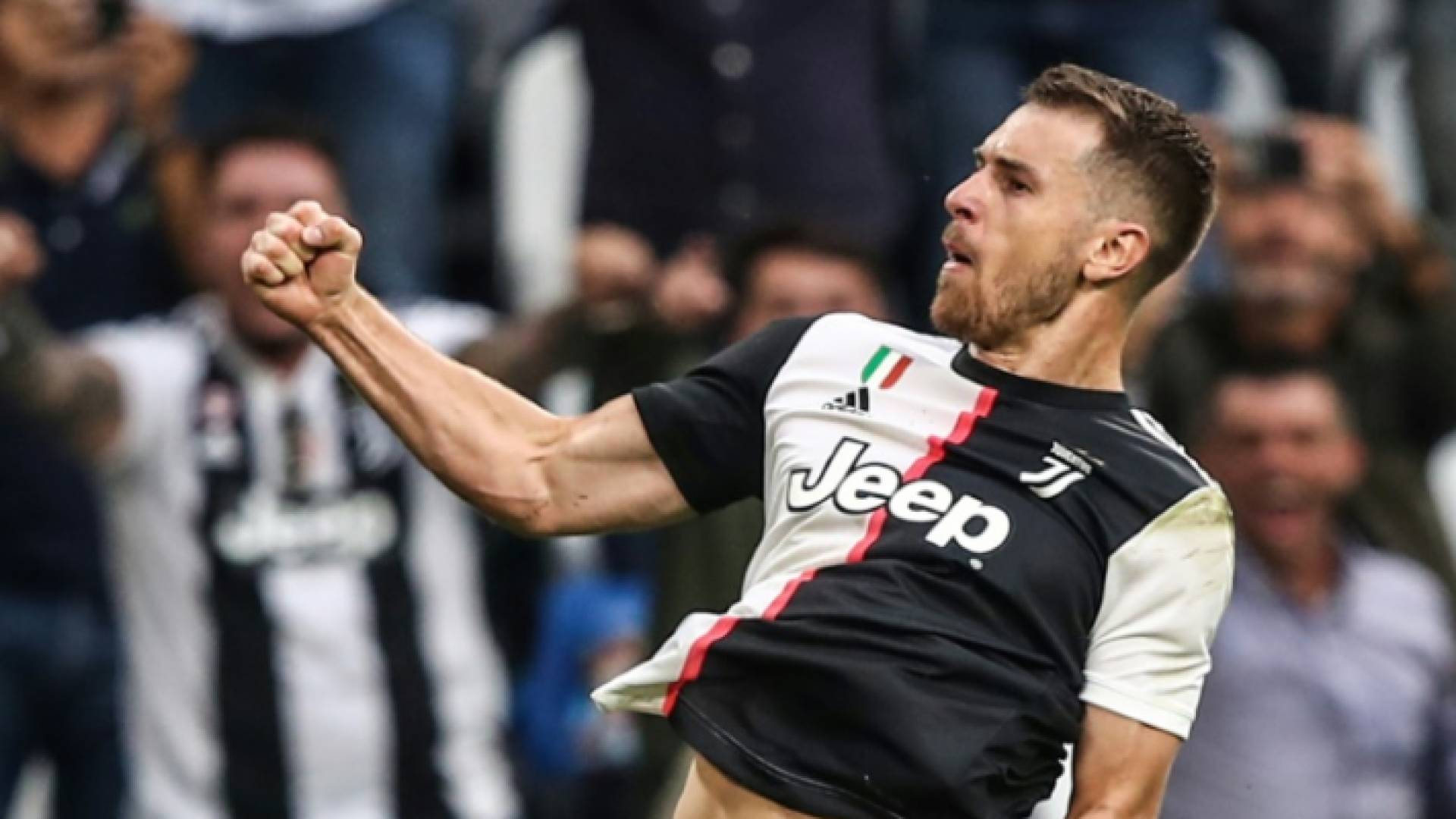 لاعب الوسط الويلزي ارون رامسي