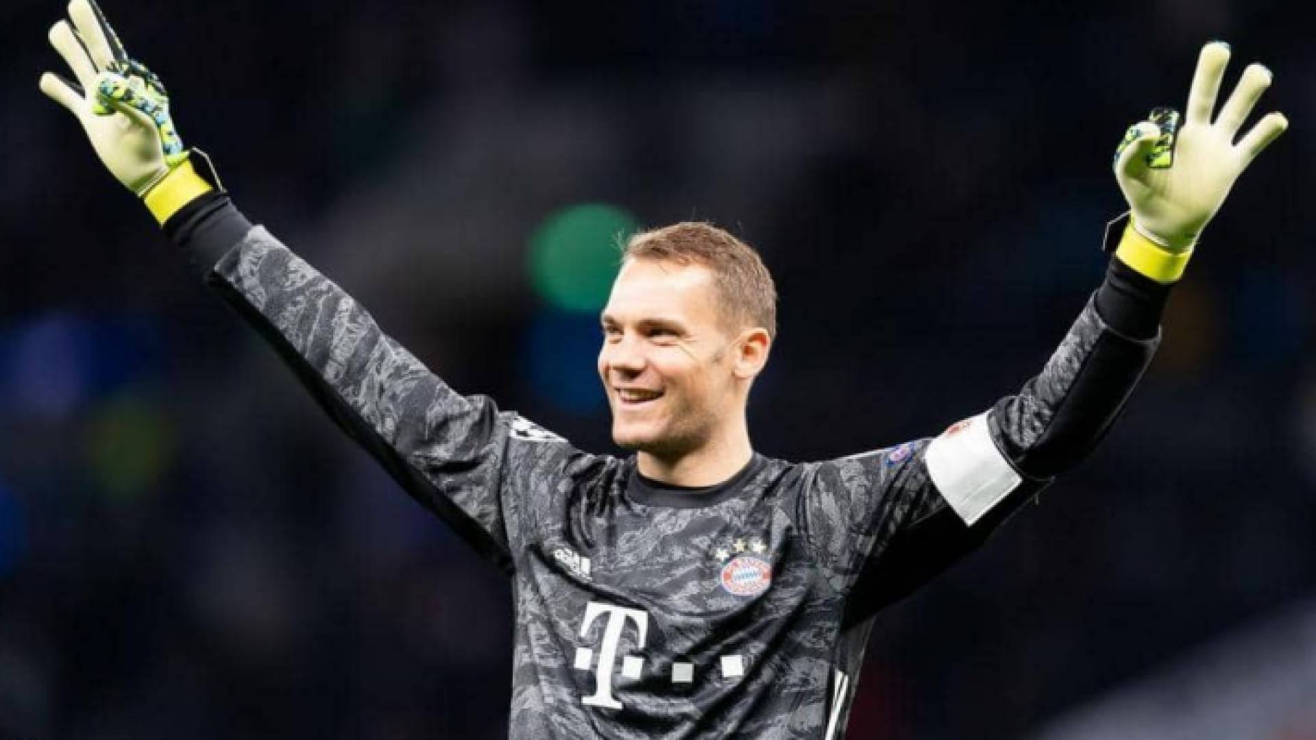 نوير سعيد بإداء بايرن ميونخ