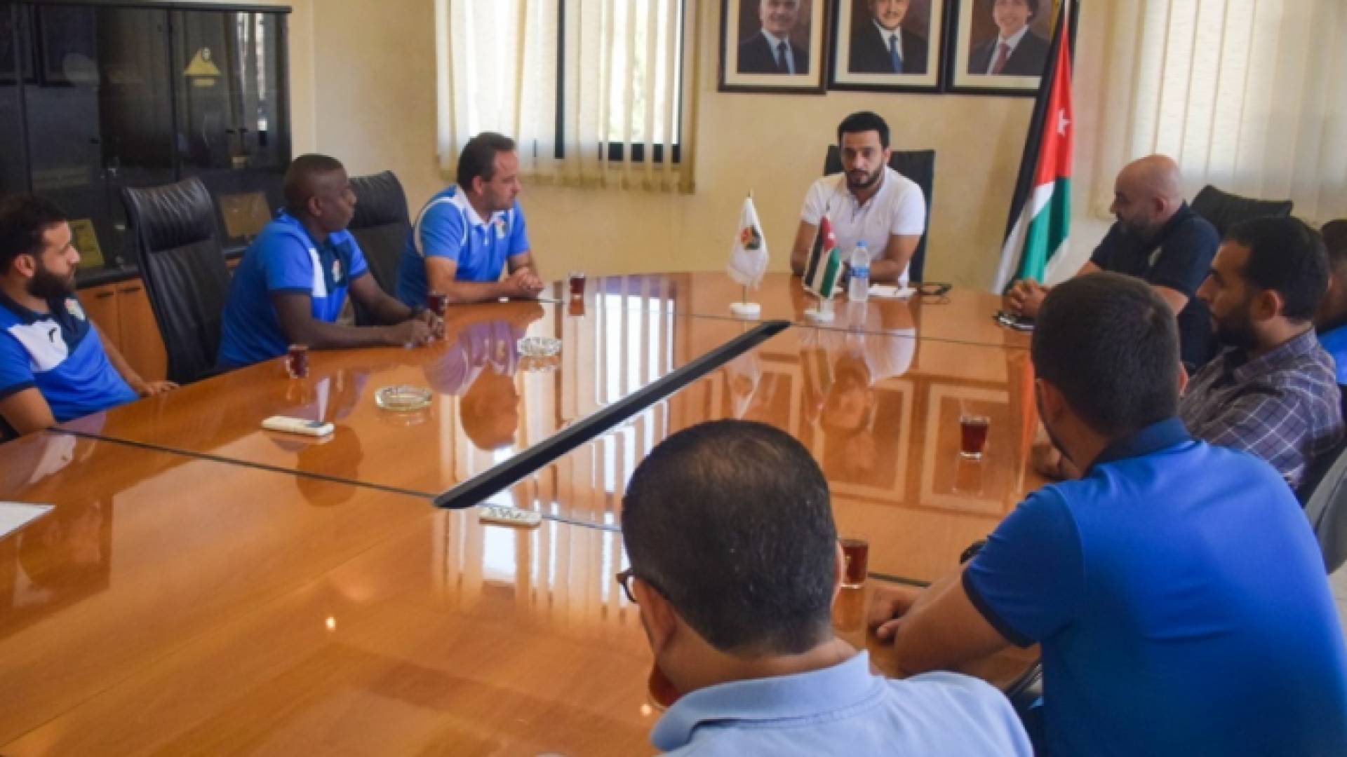 من الاجتماع