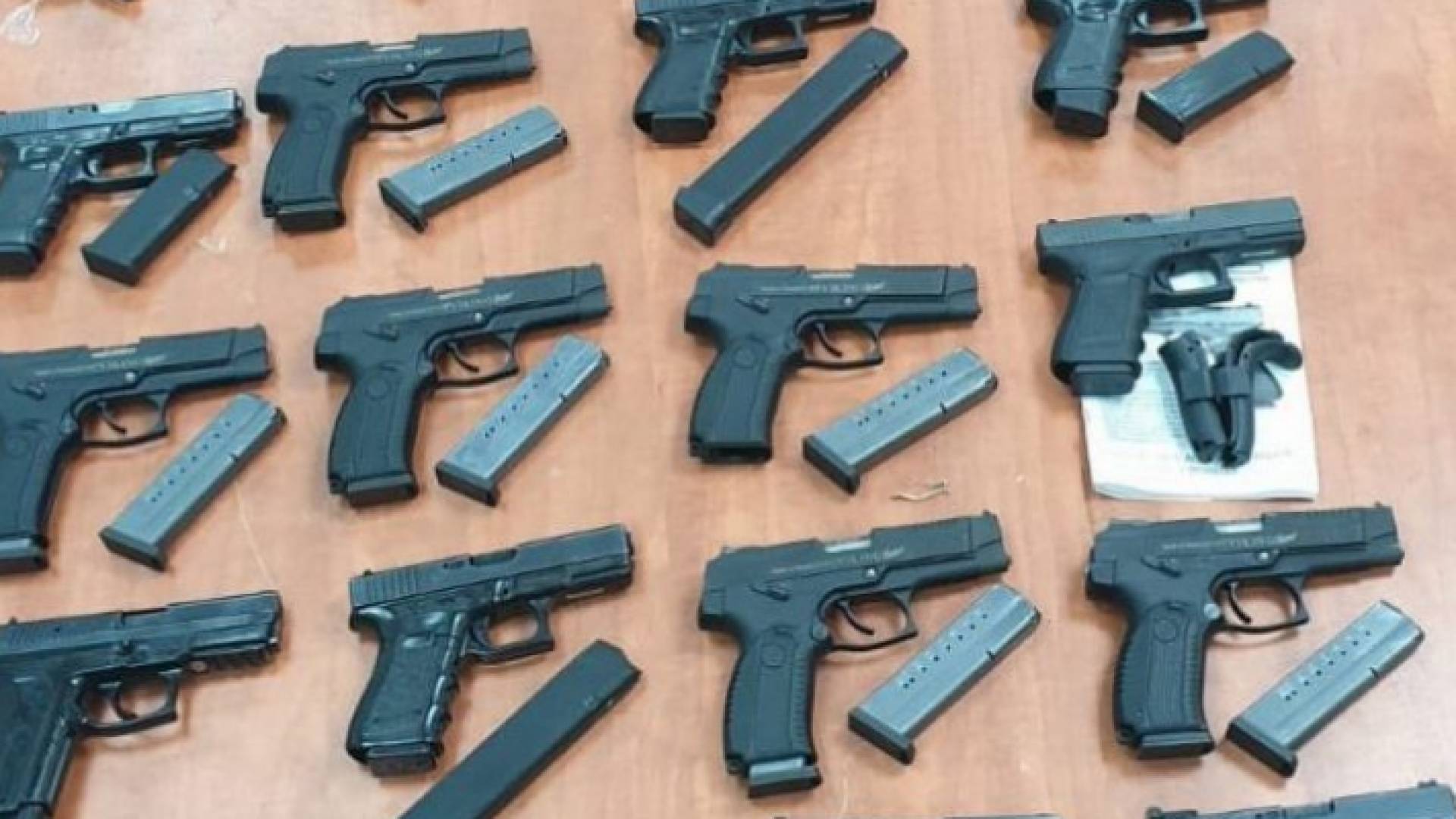 الاحتلال يعلن احباط محاولة تهريب 40 مسدسا من لبنان