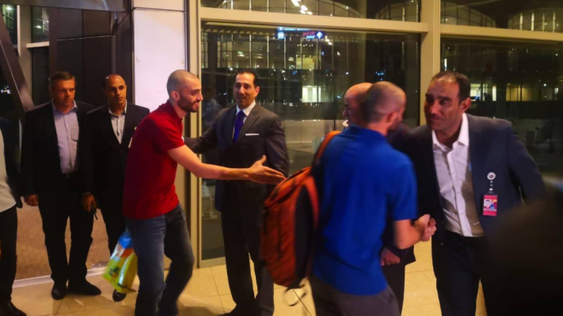 لحظة وصولهما الى مطار الملكة علياء الدولي