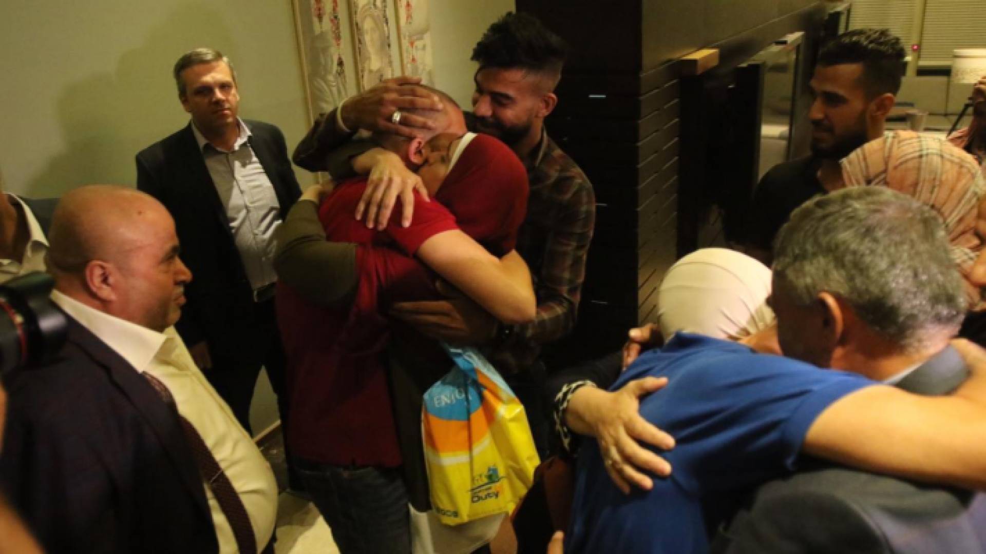 لحظة وصول الأردنيين الى مطار الملكة علياء الدولي