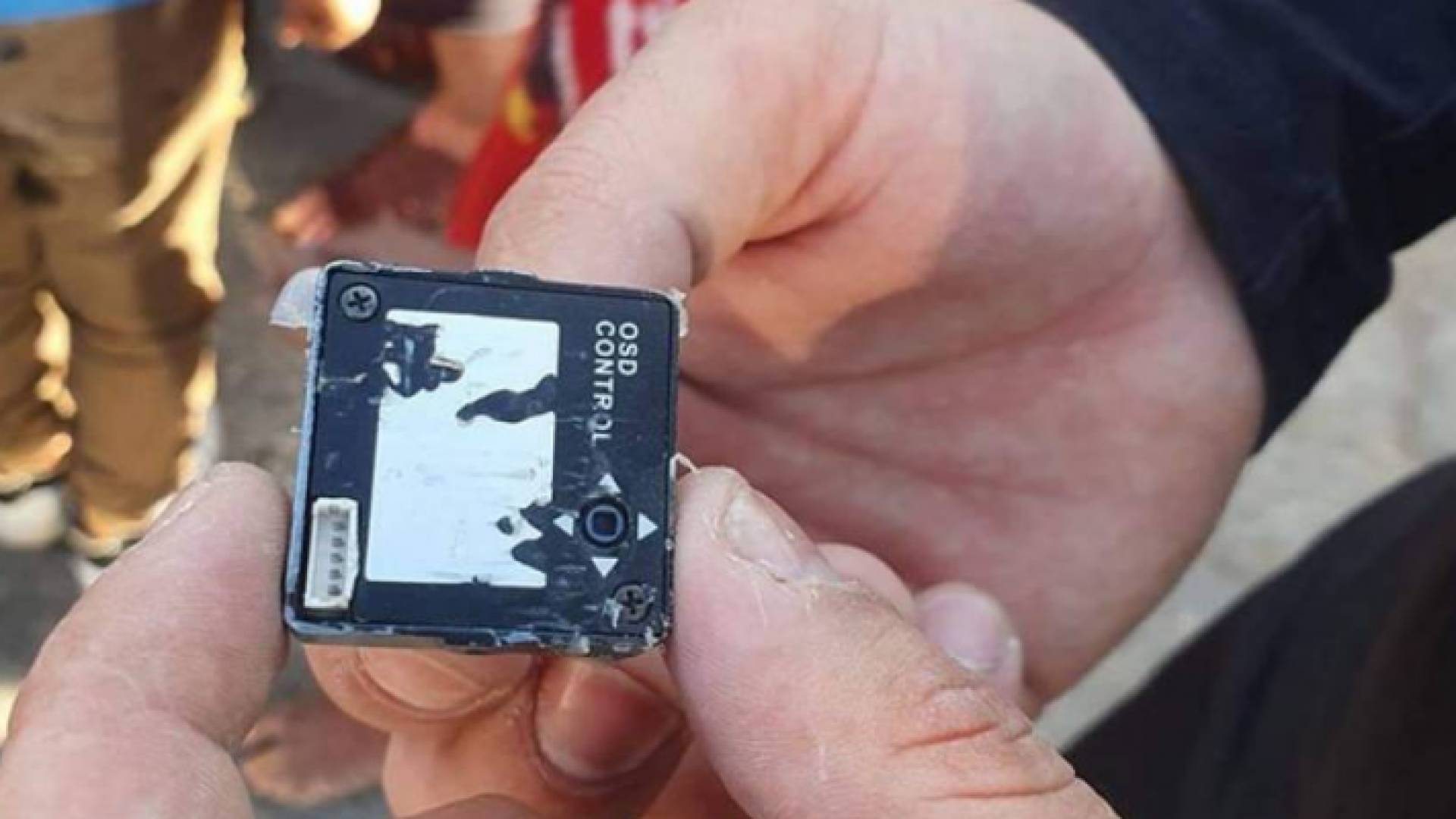 فلسطينيان يحرقان كاميرات تجسس "للاحتلال " زرعت في مقبرة في رام الله