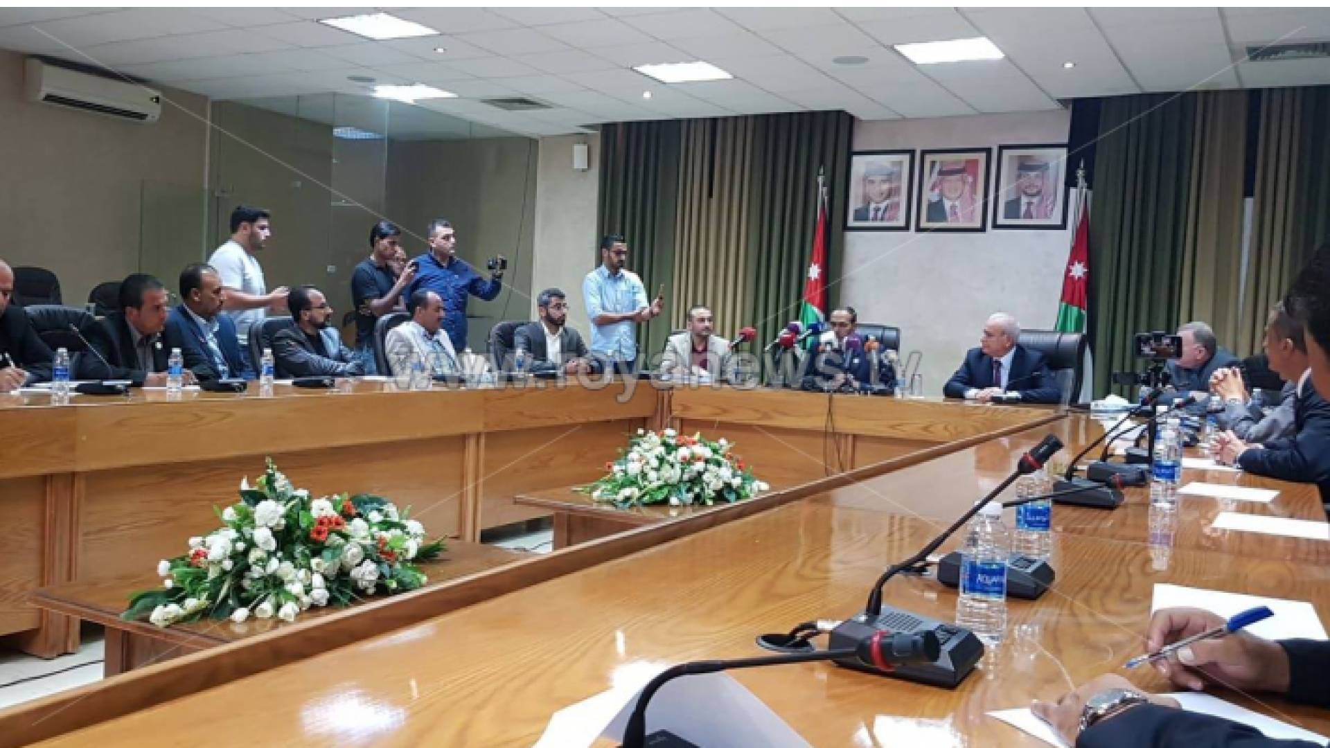 التوقيع الرسمي للاتفاق بين الحكومة ونقابة المعلمين