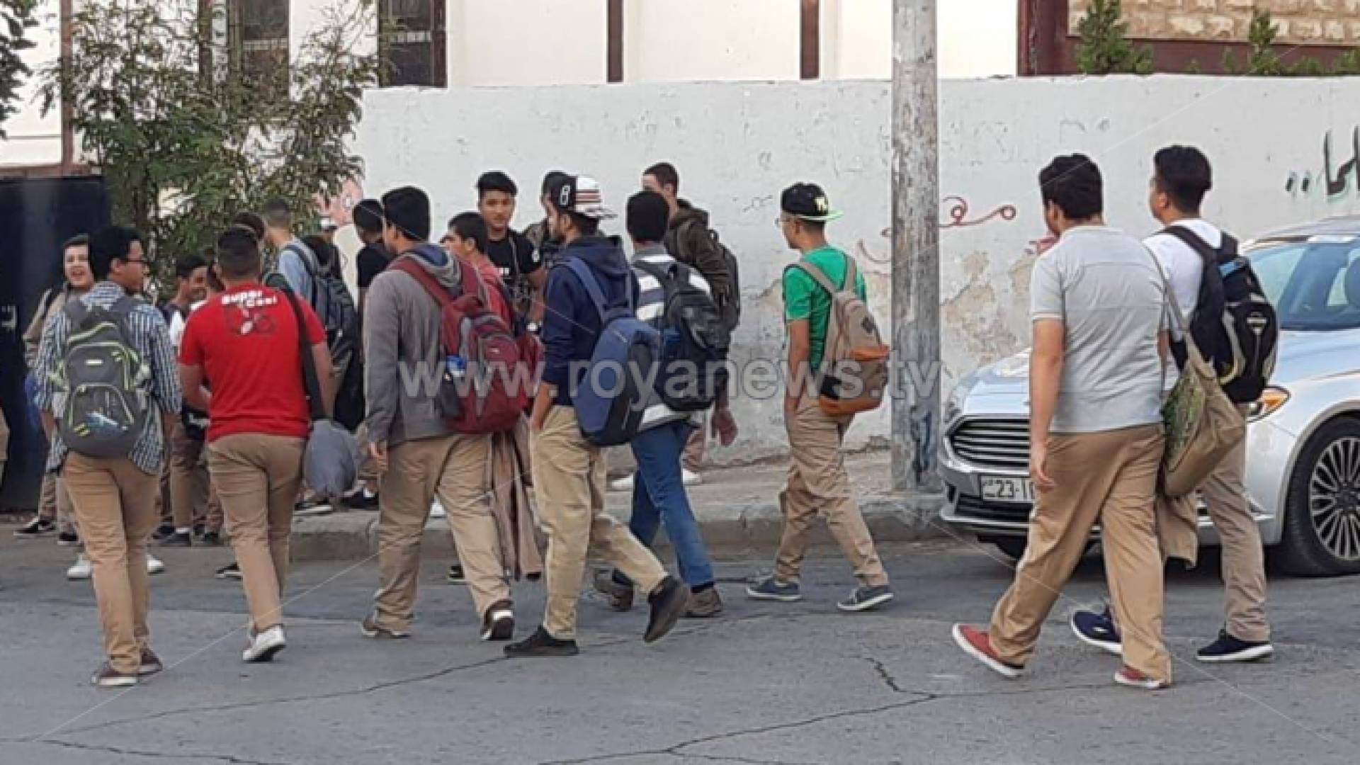 بدء توافد الطلبة الى المدارس صباح الأحد