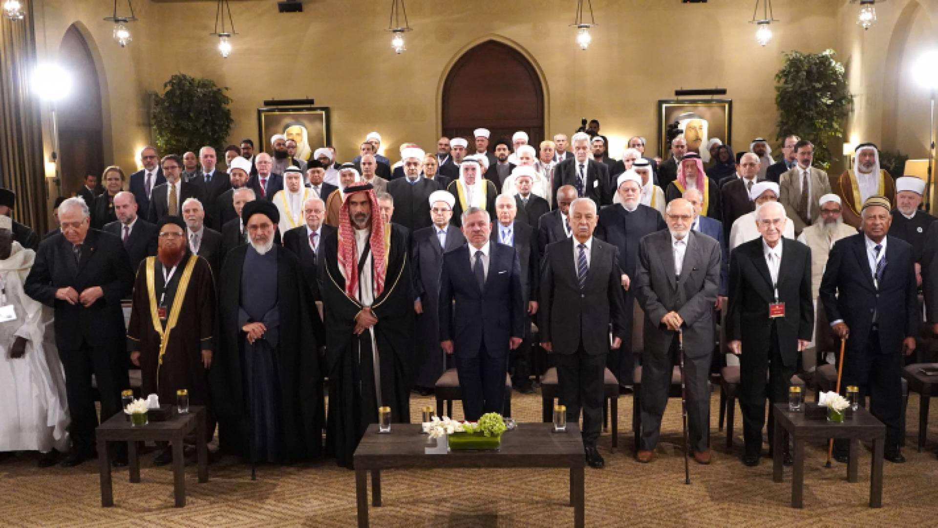 الملك يكرم قيادات مشاركة في المؤتمر العام الثامن عشر لمؤسسة آل البيت الملكية للفكر الإسلامي