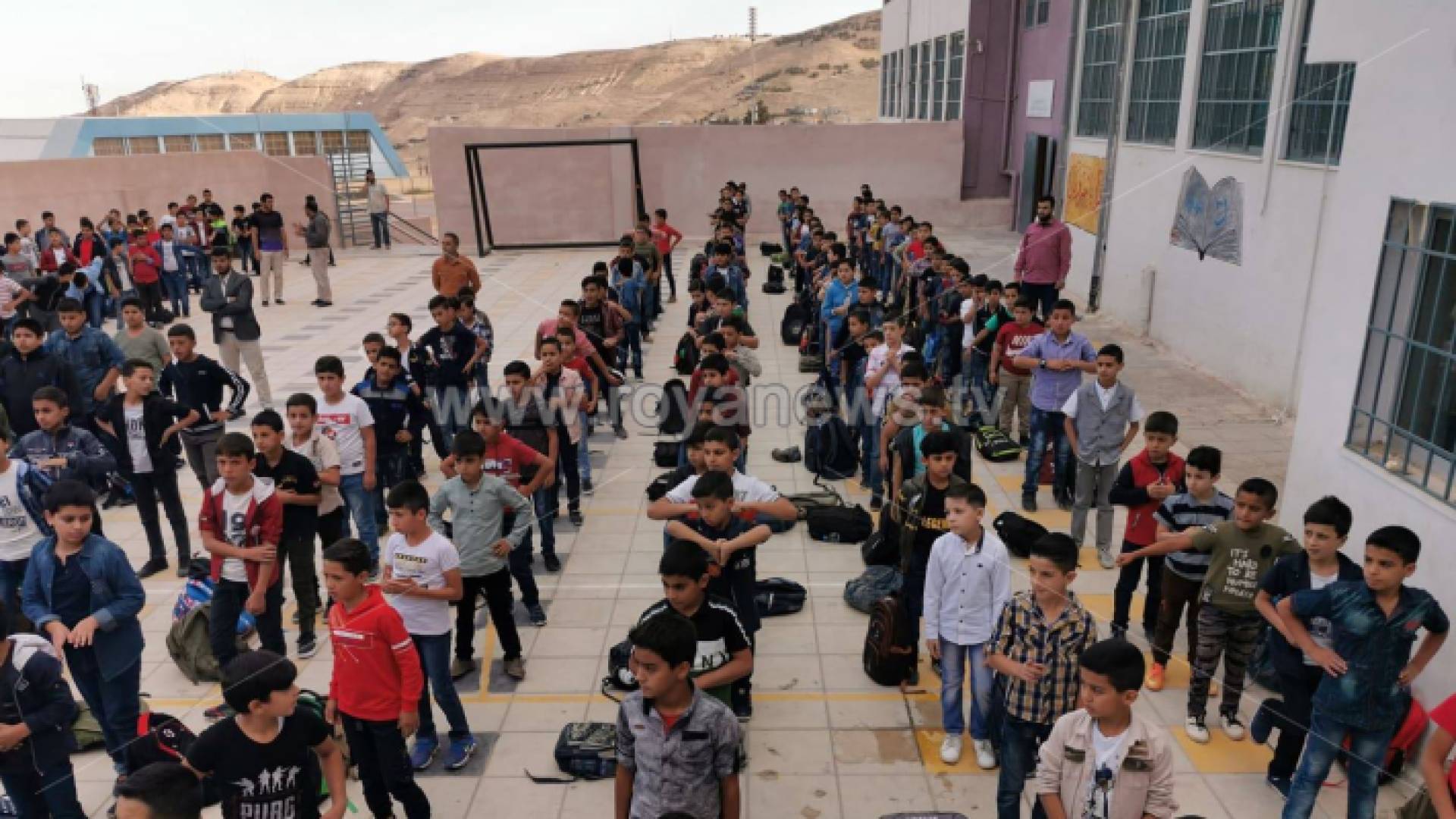 الطلبة في اليوم الأول بعد انتهاء اضراب المعلمين