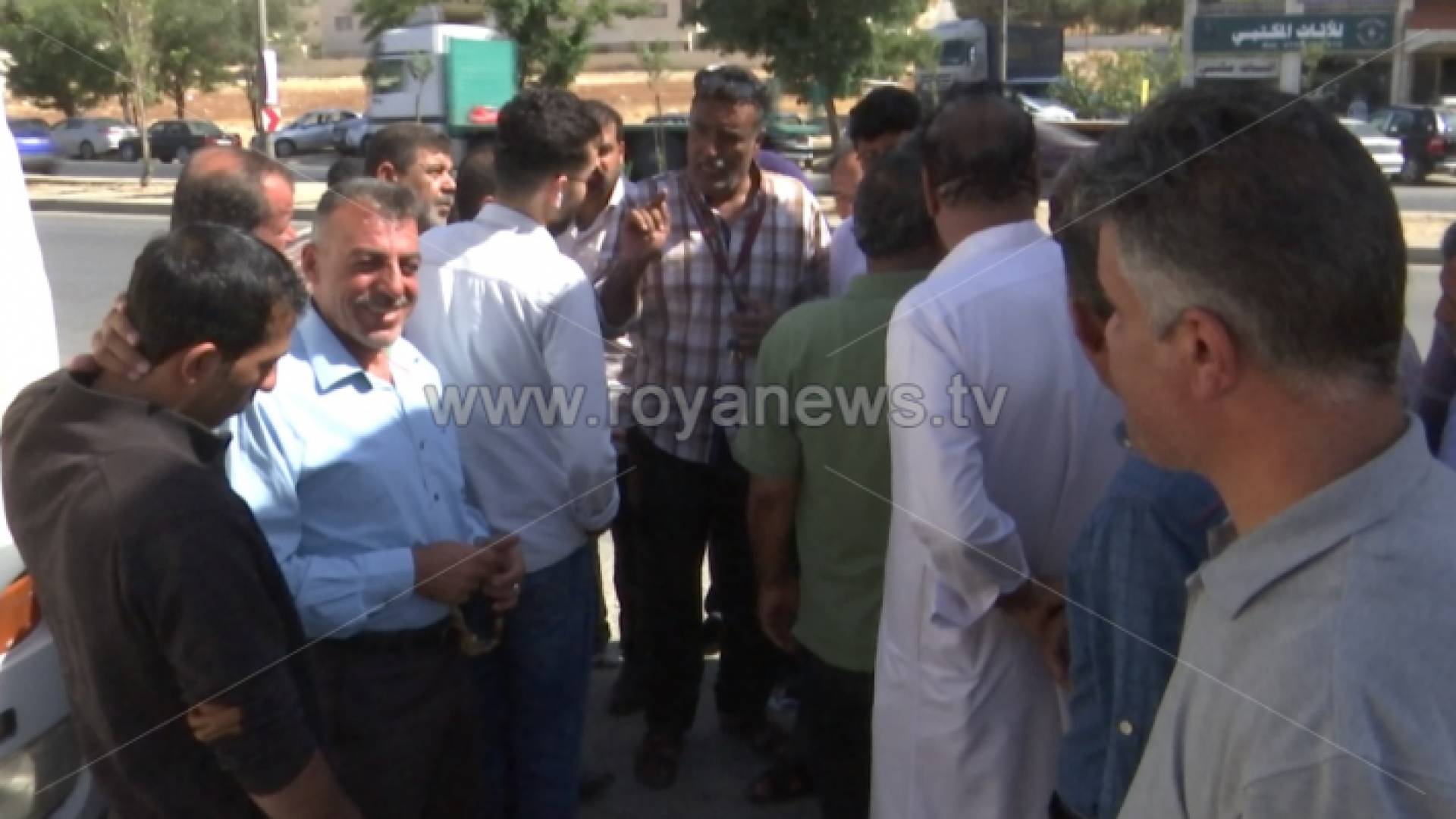 سائقو شاحنات النقل يطالبون بتعديل شروط الفيزا إلى السعودية