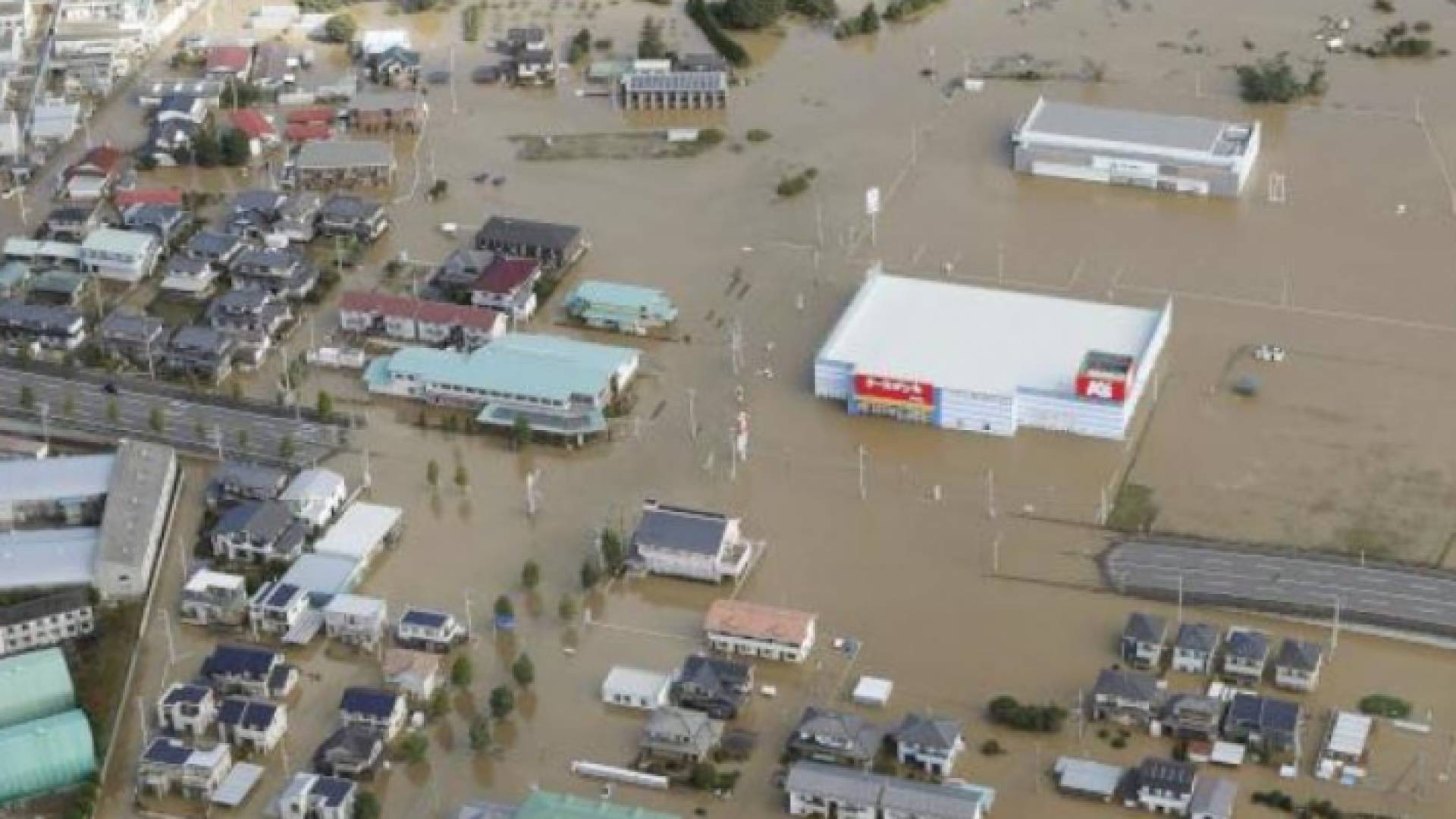 جلب معه أمطارا غزيرة غير مسبوقة في البلاد