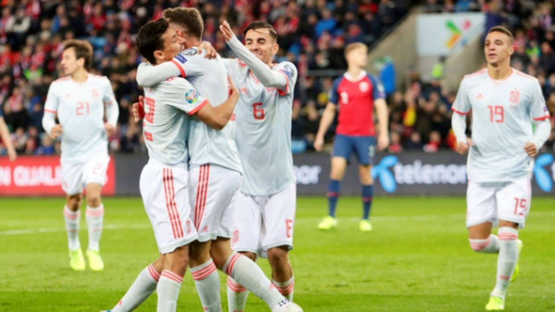 لاعب منتخب اسبانيا