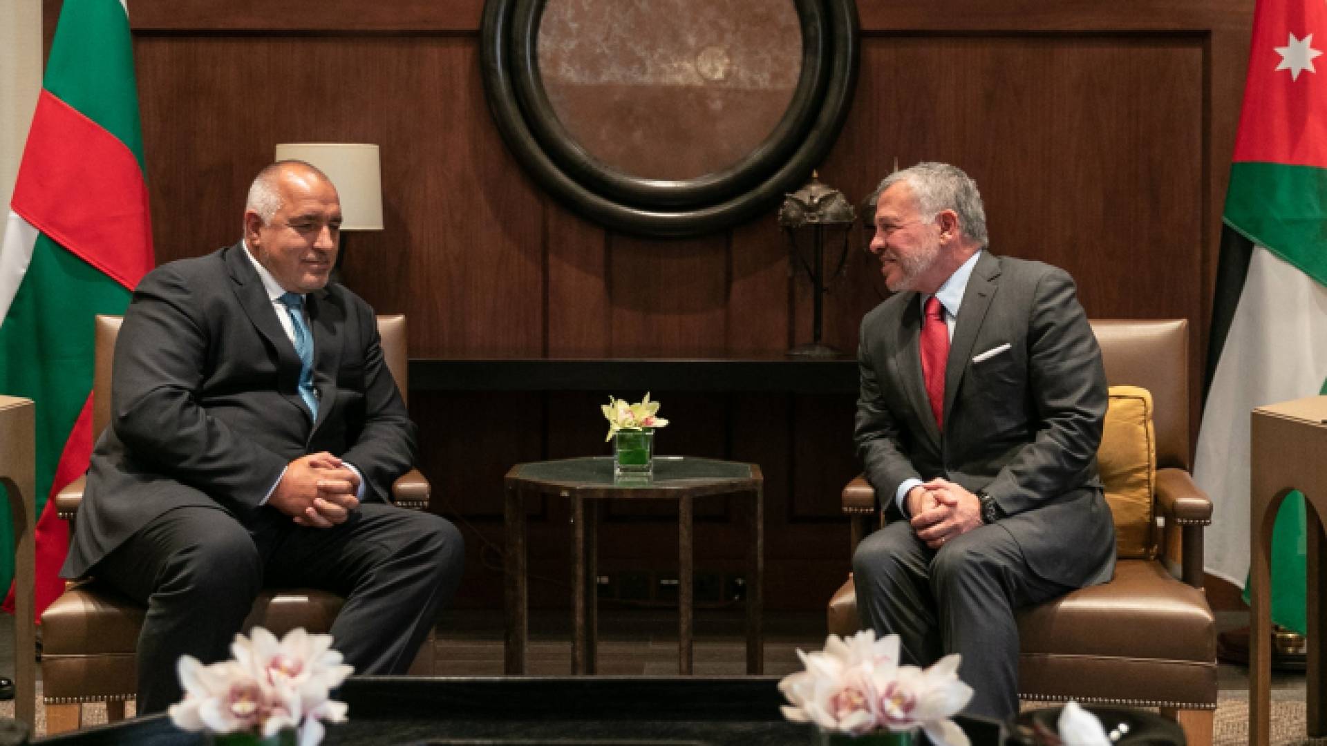 الملك يعقد مباحثات مع رئيس الوزراء البلغاري في قصر الحسينية