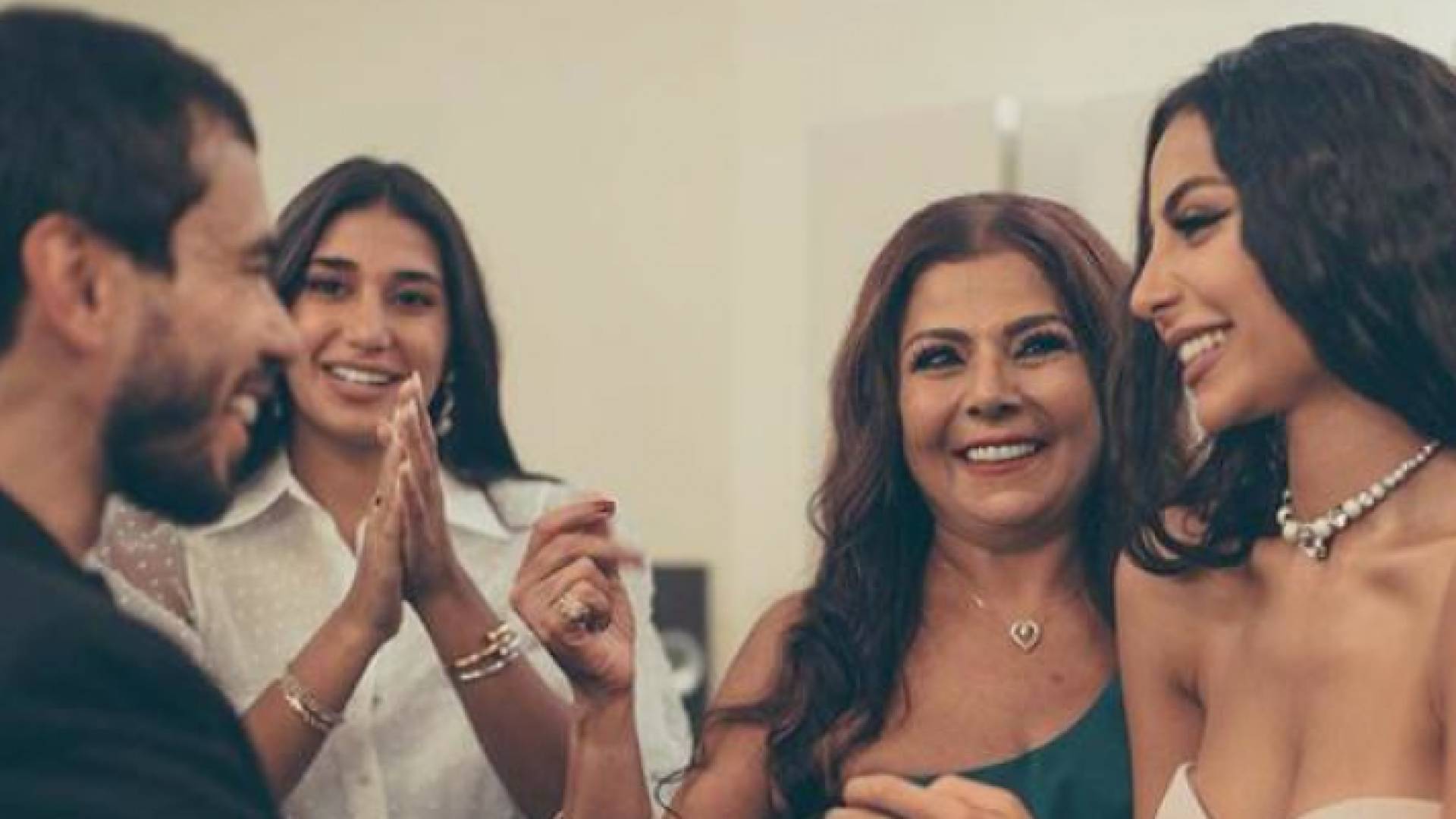 صورة لحفل خطوبة ابنة الفنانة صباح الجزائري