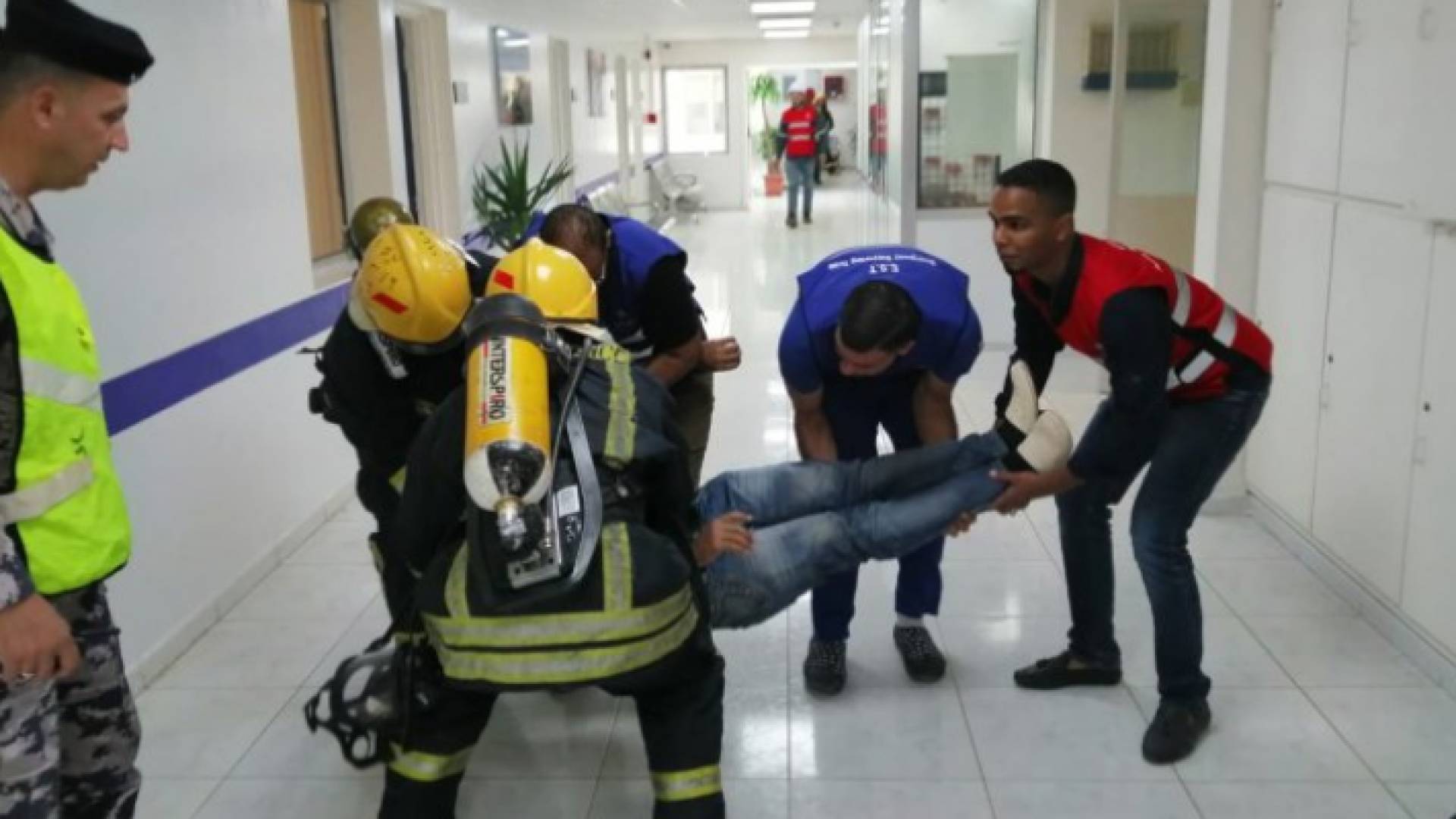 كوادر الدفاع المدني - ارشيفية