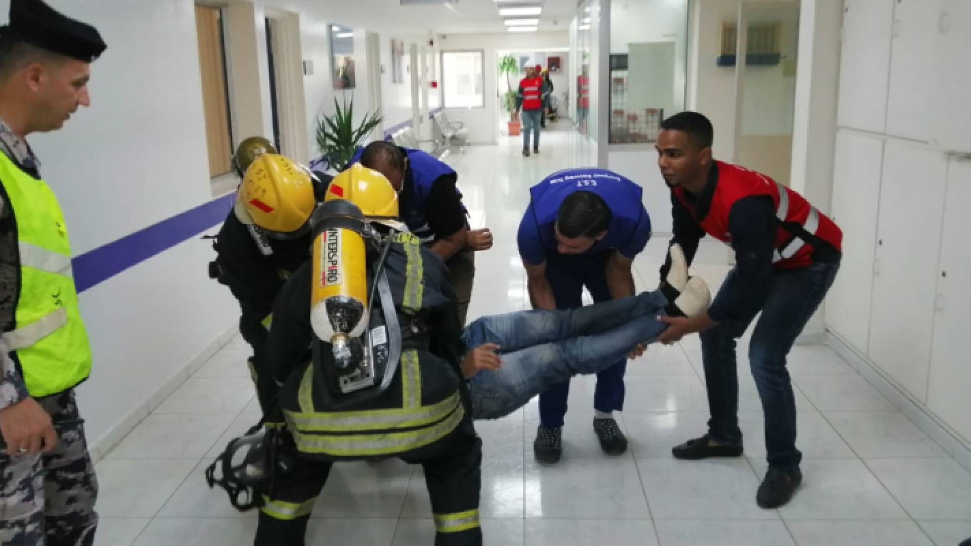 كوادر الدفاع المدني - ارشيفية