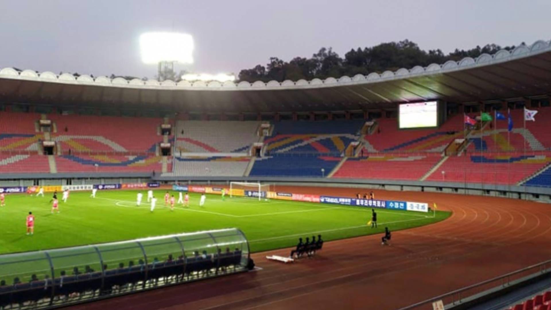 صورة نشرها الاتحاد الكوري الجنوبي لكرة القدم تظهر المدرجات خالية في مباراة كوريا الشمالية في بيونغ يانغ