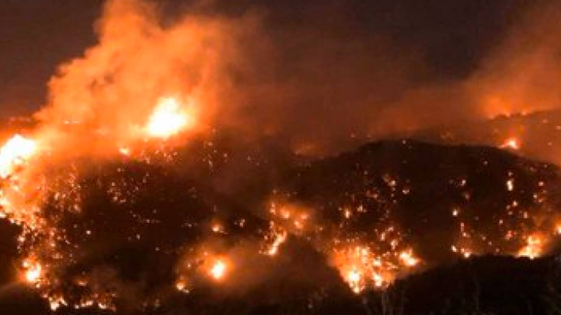 النيران تشتعل في لبنان