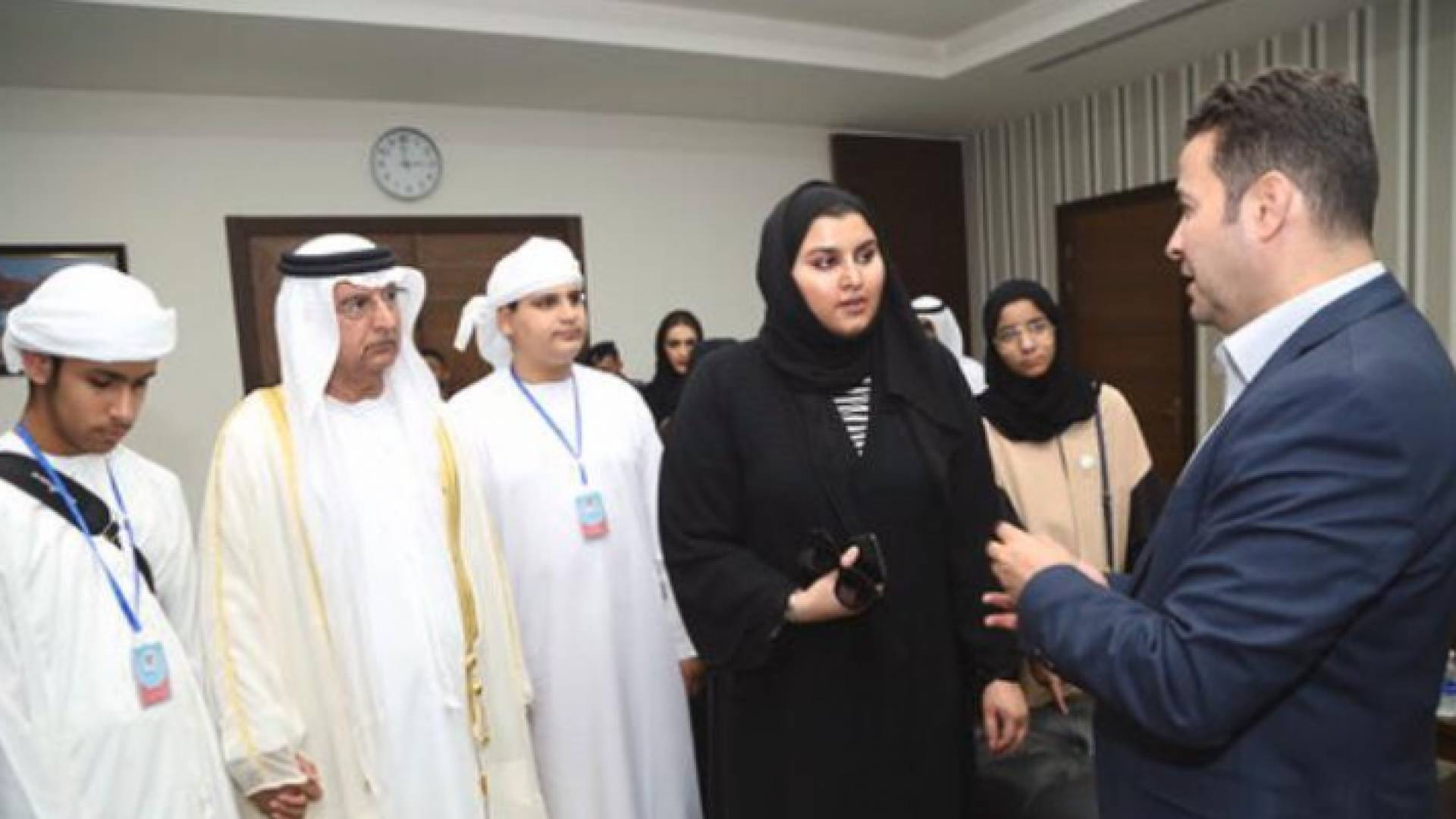 وفد من المجلس الأعلى للأمومة والطفولة الإماراتي يزور مدينة الحسين الطبية و موقع حرير