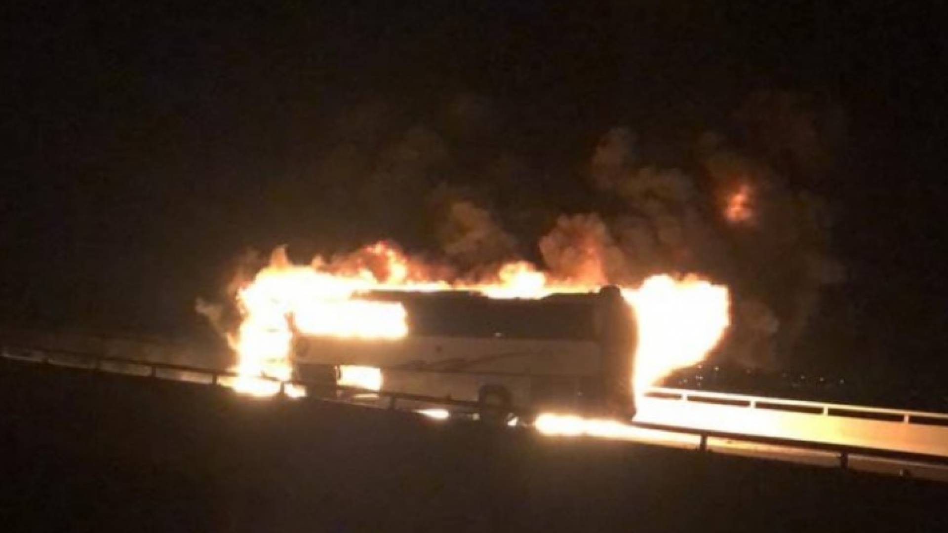 الحافلة المحترقة