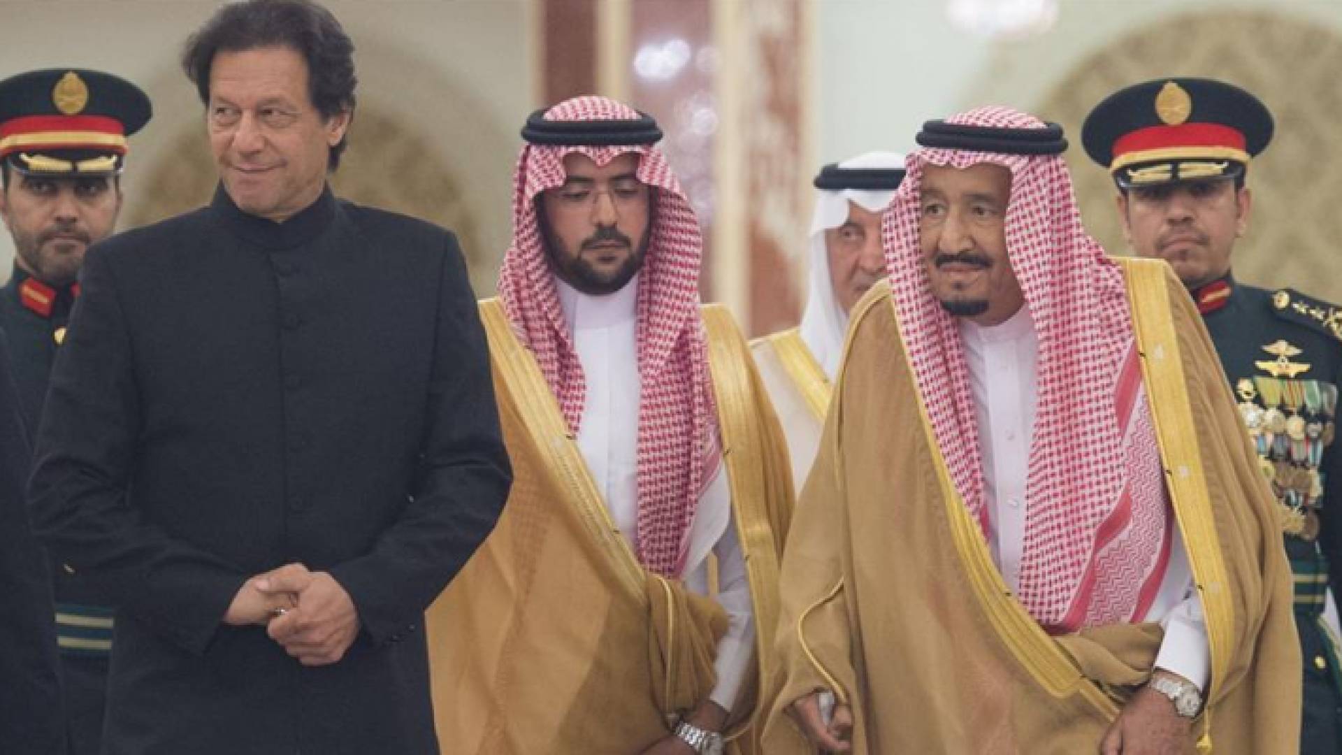 عمران خان والعاهل السعودي
