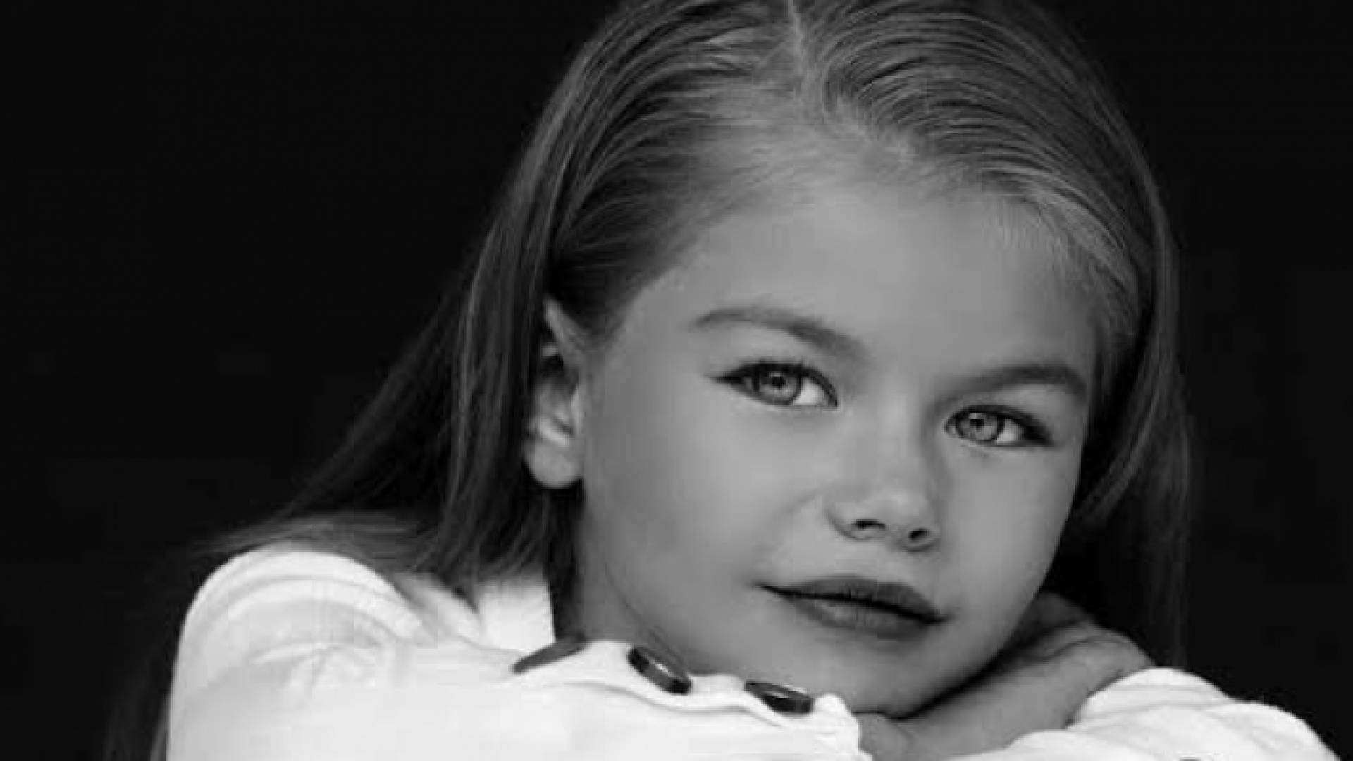 الطفلة الروسية "ألينا يكوبوفا"