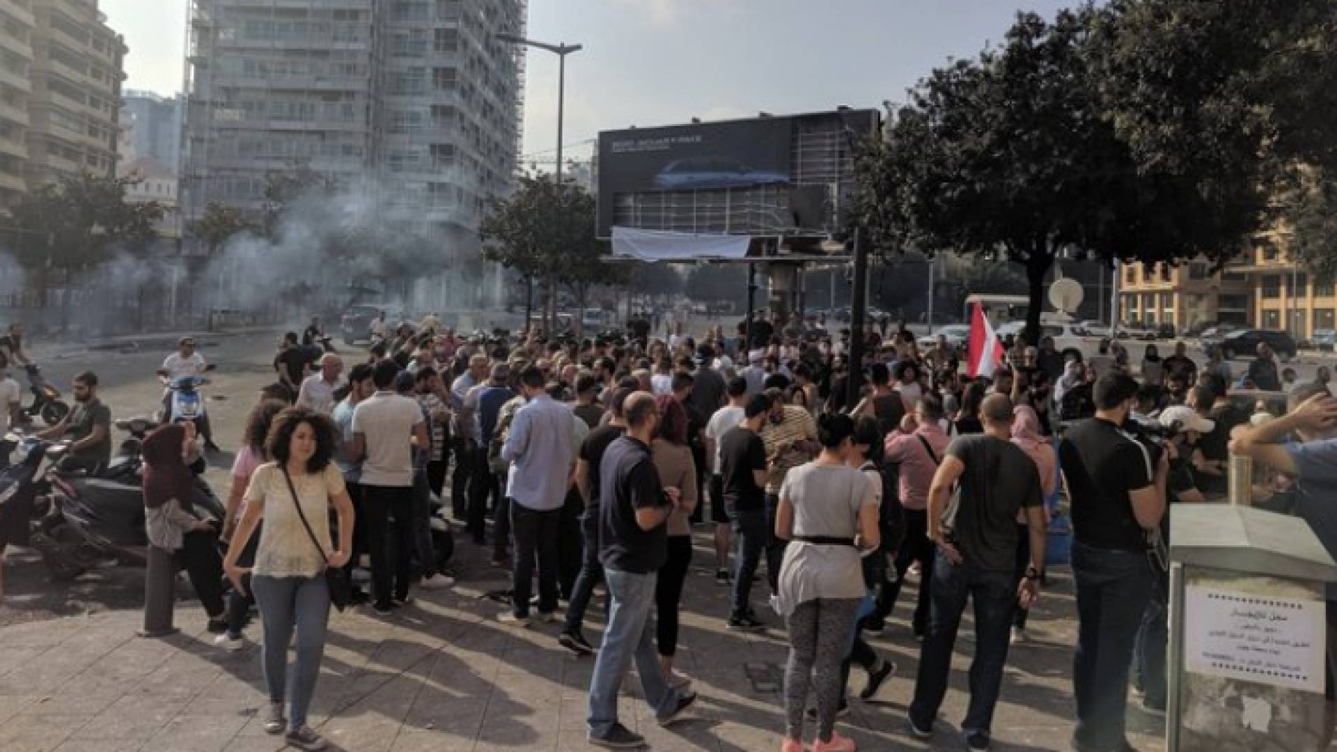 اللبنانيون يواصلون احتجاجاتهم ضد الأوضاع المعيشية ويطالبون برحيل حكومة الحريري