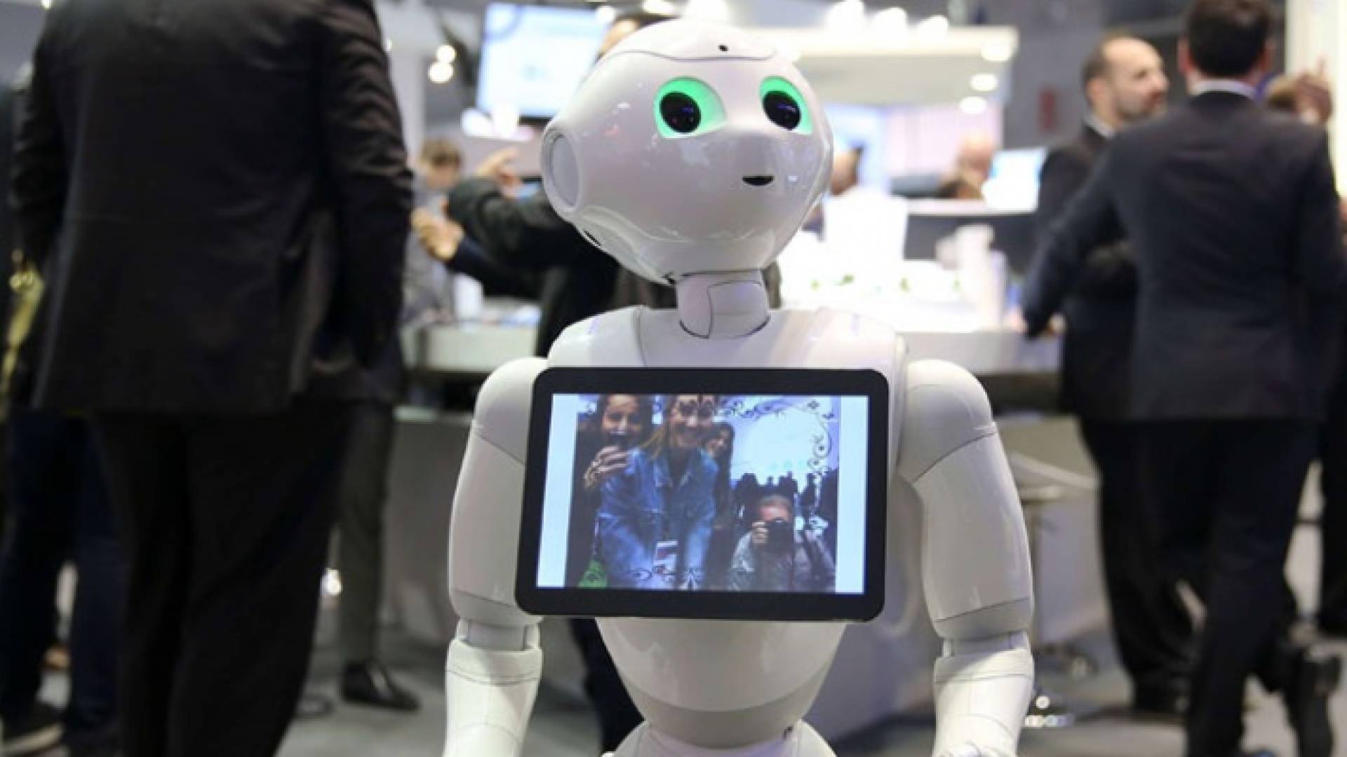 البشر والروبوت.. السباق للفوز بوظيفة جديدة