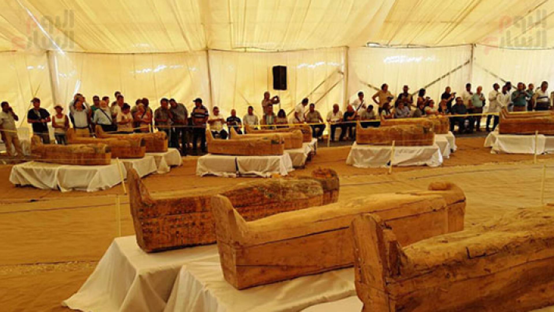 الأثار المصرية تعلن اكتشاف 30 تابوتا خشبيا تعود للأسرة 22 الفرعونية