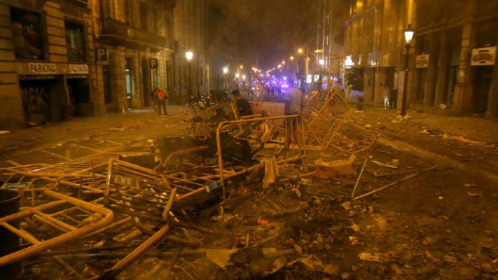 حطام في احد شوارع برشلونة