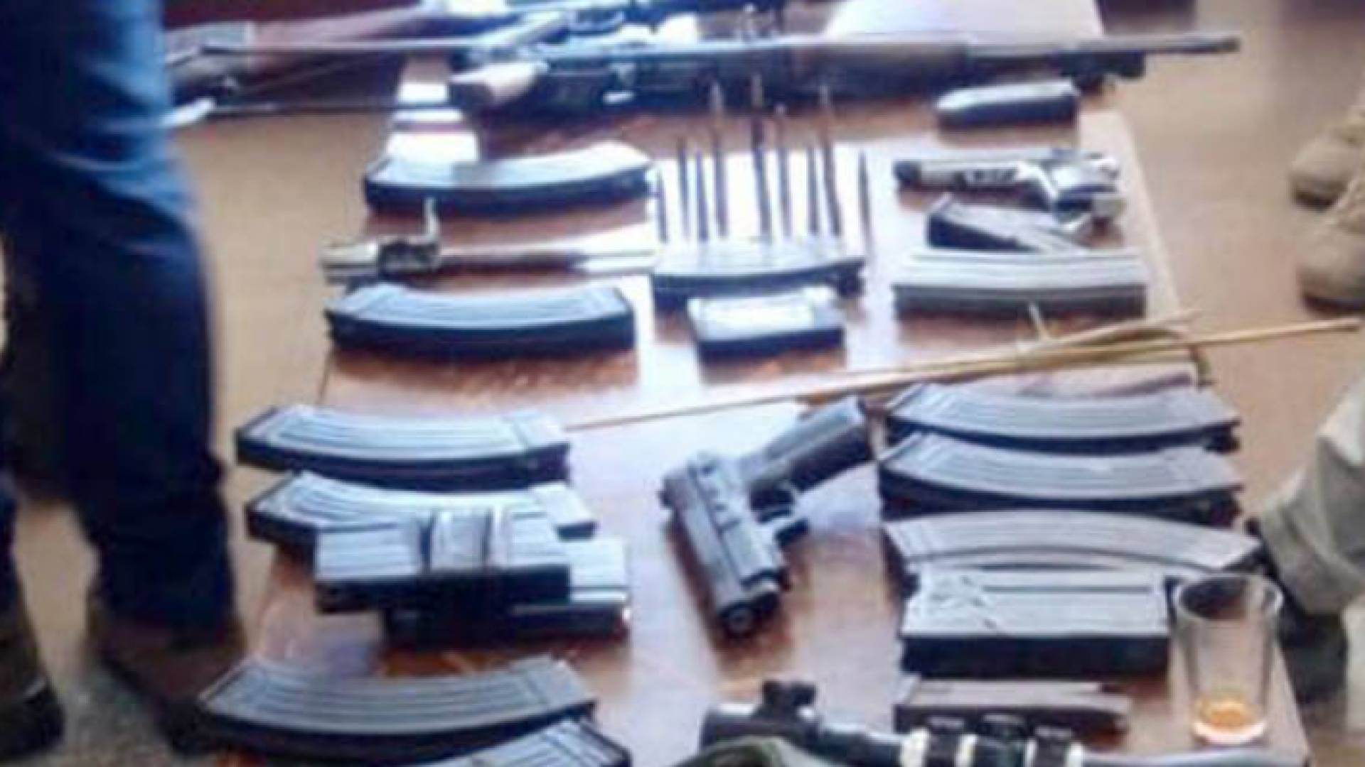 أبرز المقبوض عليهم شخصان بحق الاول 12 طلبا والثاني 11 طلبا