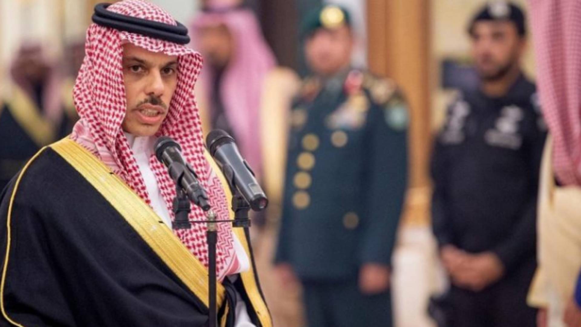 الأمير فيصل بن فرحان آل سعود