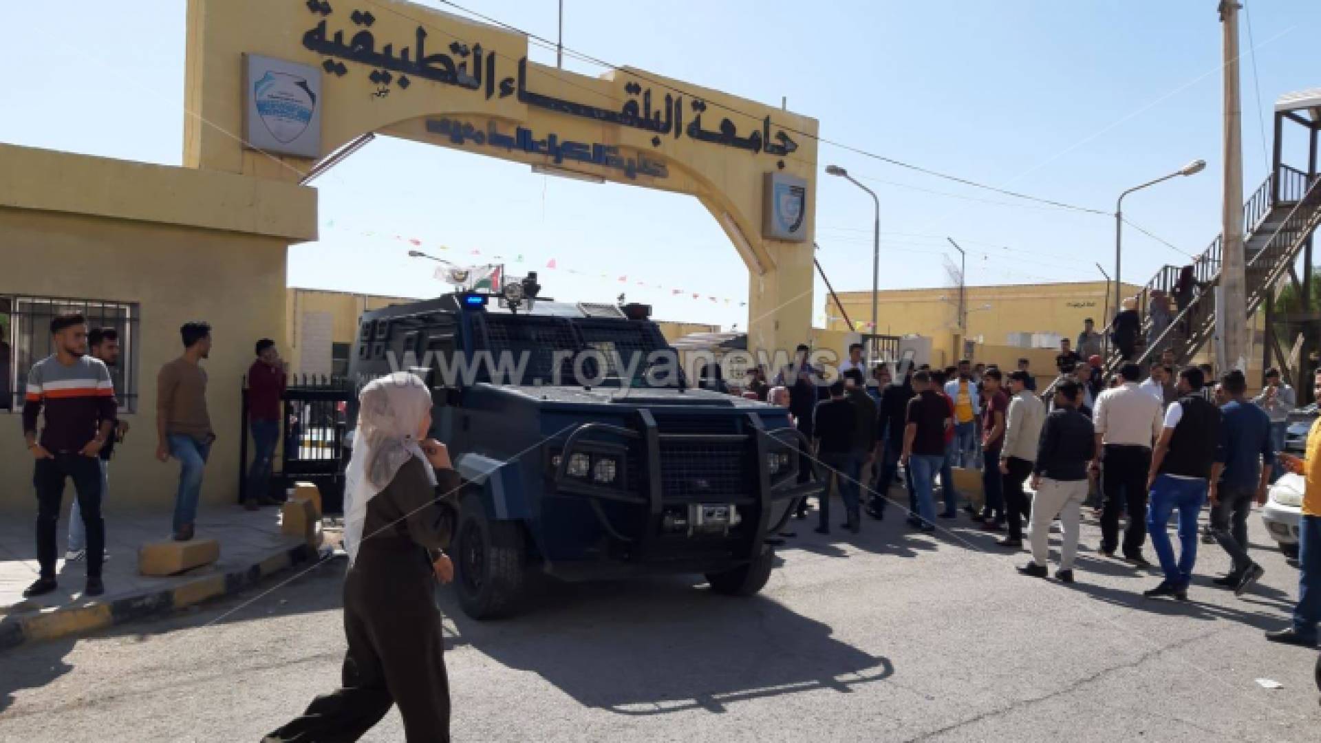 مشاجرة طلابية عشائرية أمام بوابة كلية الكرك الجامعية