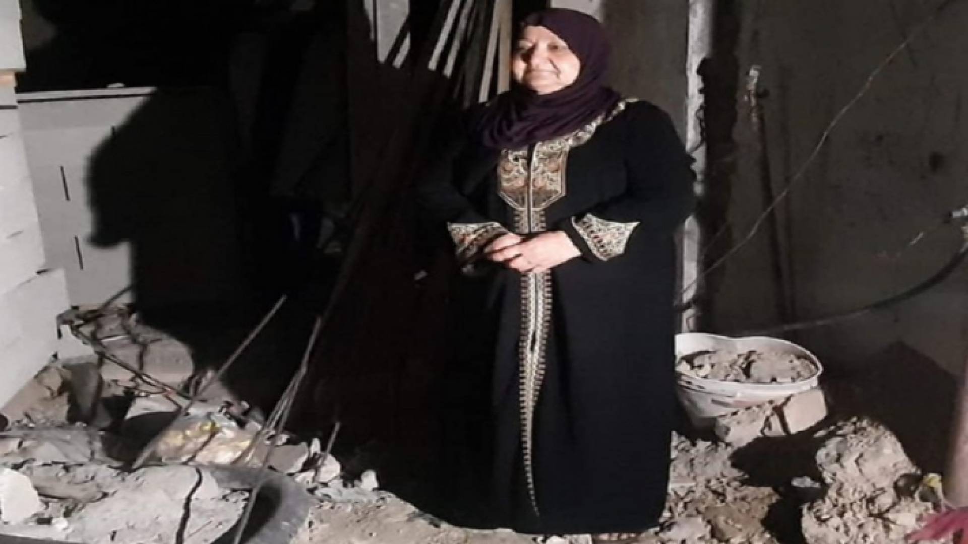 الاحتلال يشرد عائلة فلسطينية بعد هدم منزلها في رام الله