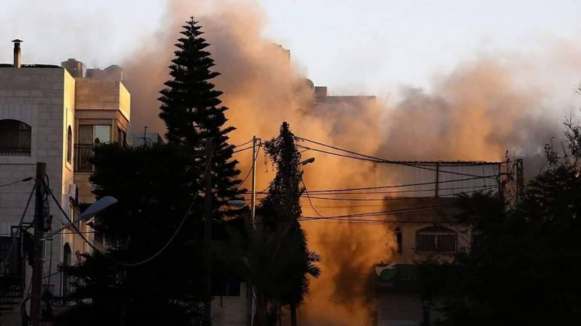 الاحتلال يهدم منزل عائلة أبو حميد في مخيم الأمعري