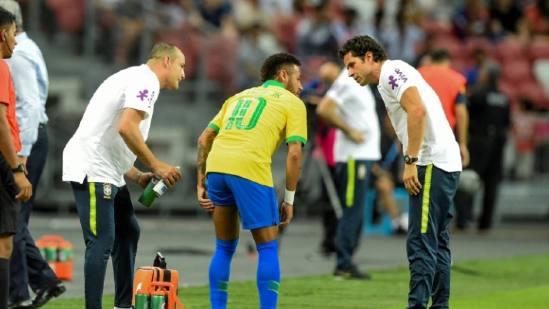 البرازيلي نيمار يغيب اربعة اسابيع بسبب الاصابة في الفخذ