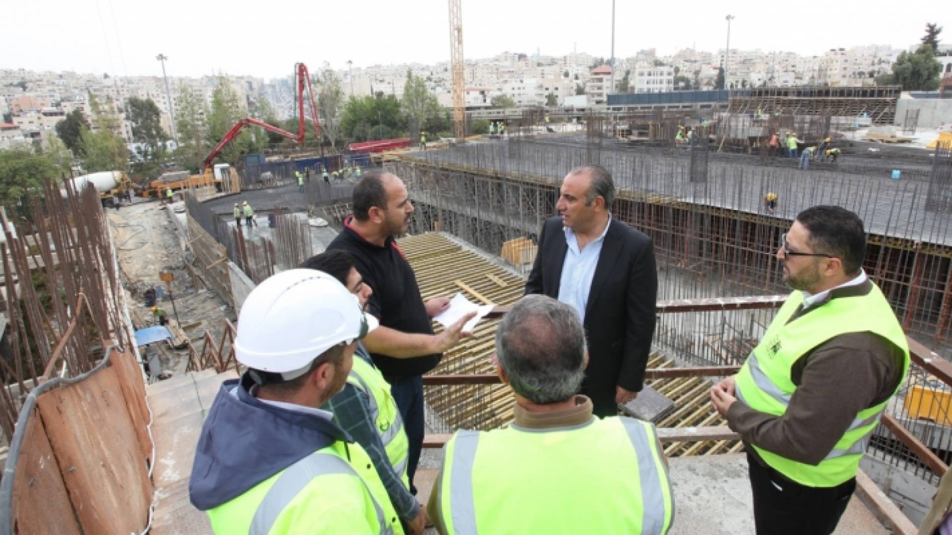 الشواربة يتابع سير اعمال البنية التحتية للباص السريع ومحطات الركاب