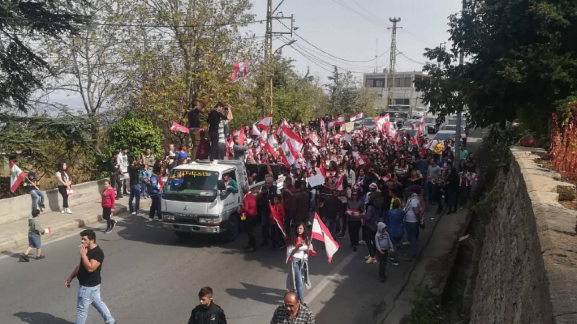 لبنان ينتفض لليوم الحادي عشر على التوالي