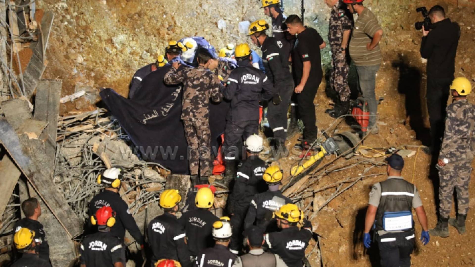 الدفاع المدني ينتشل الجثة الثانية