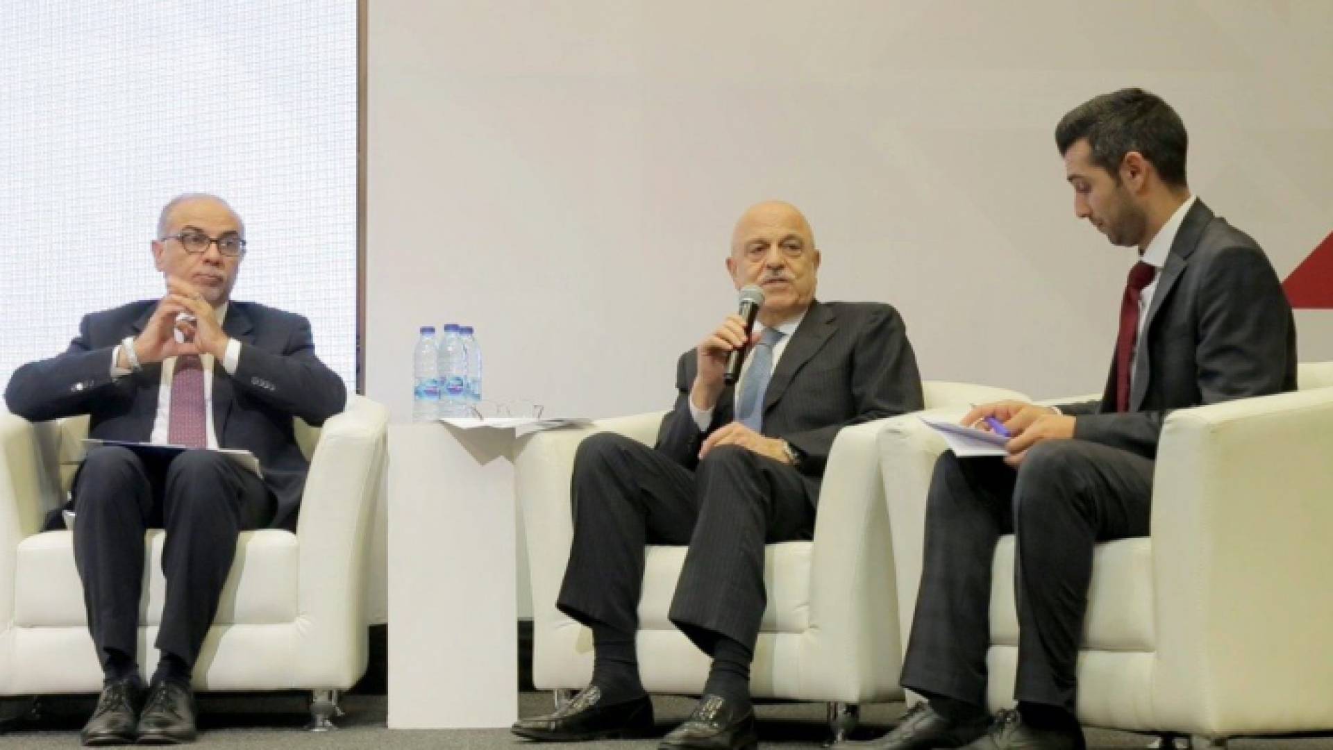 جانب من الجلسة