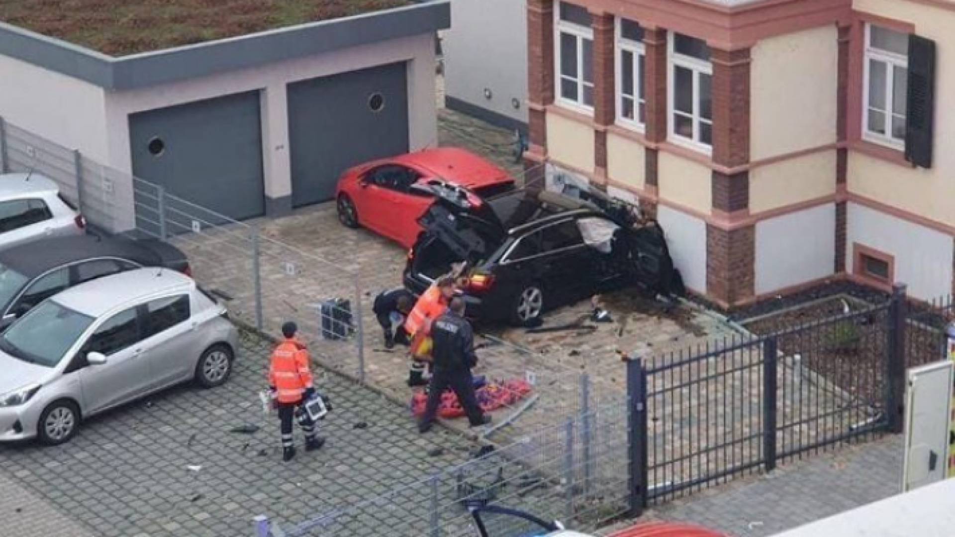 من موقع الجريمة