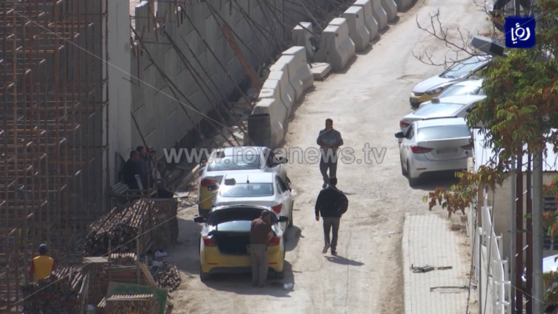 "سرفيس" شارع وصفي التل بين الحاجة وخطورة الموقع