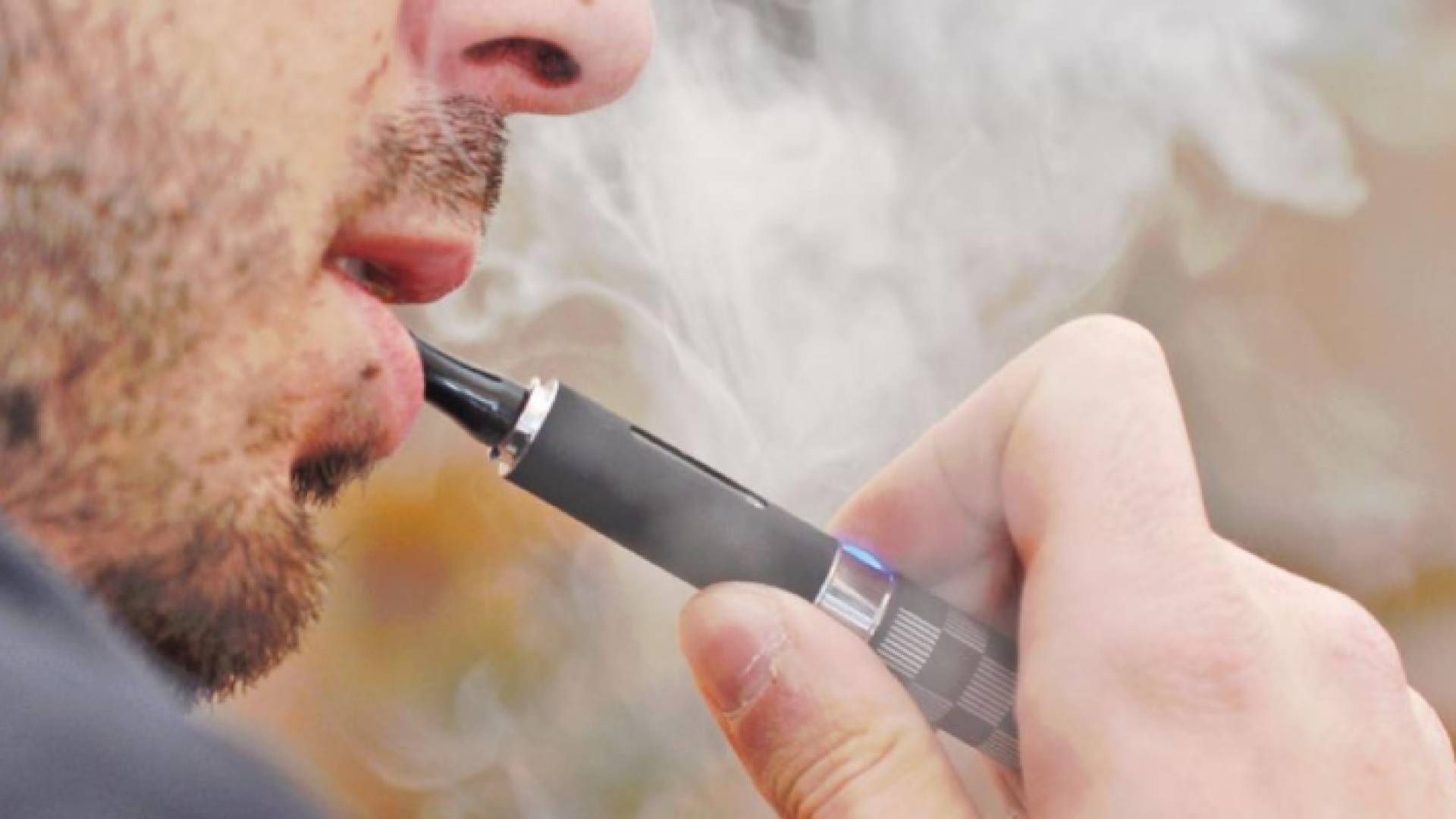 تحذير من خطر جديد للسجائر الإلكترونية