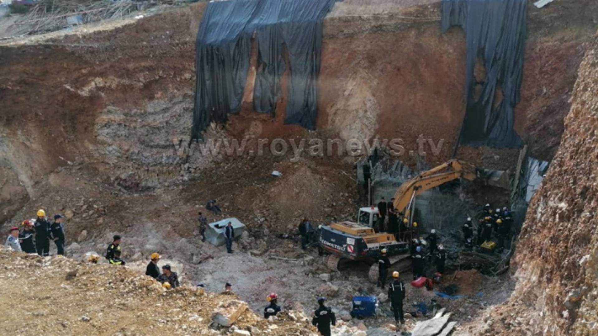 صورة من موقع الانهيار