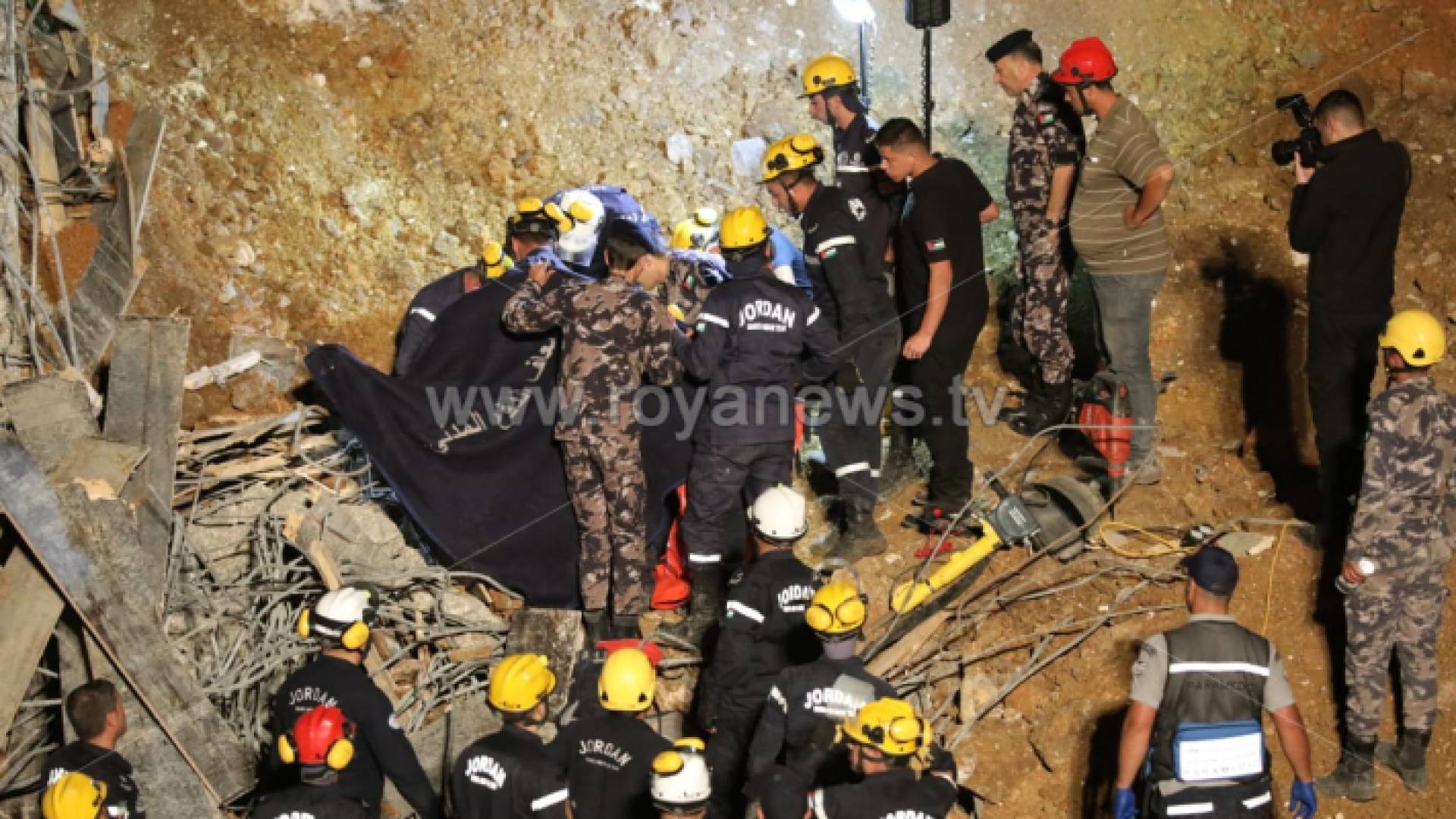 الادعاء العام يحقق في حادثة الانهيار الترابي في "الدوار الثامن"