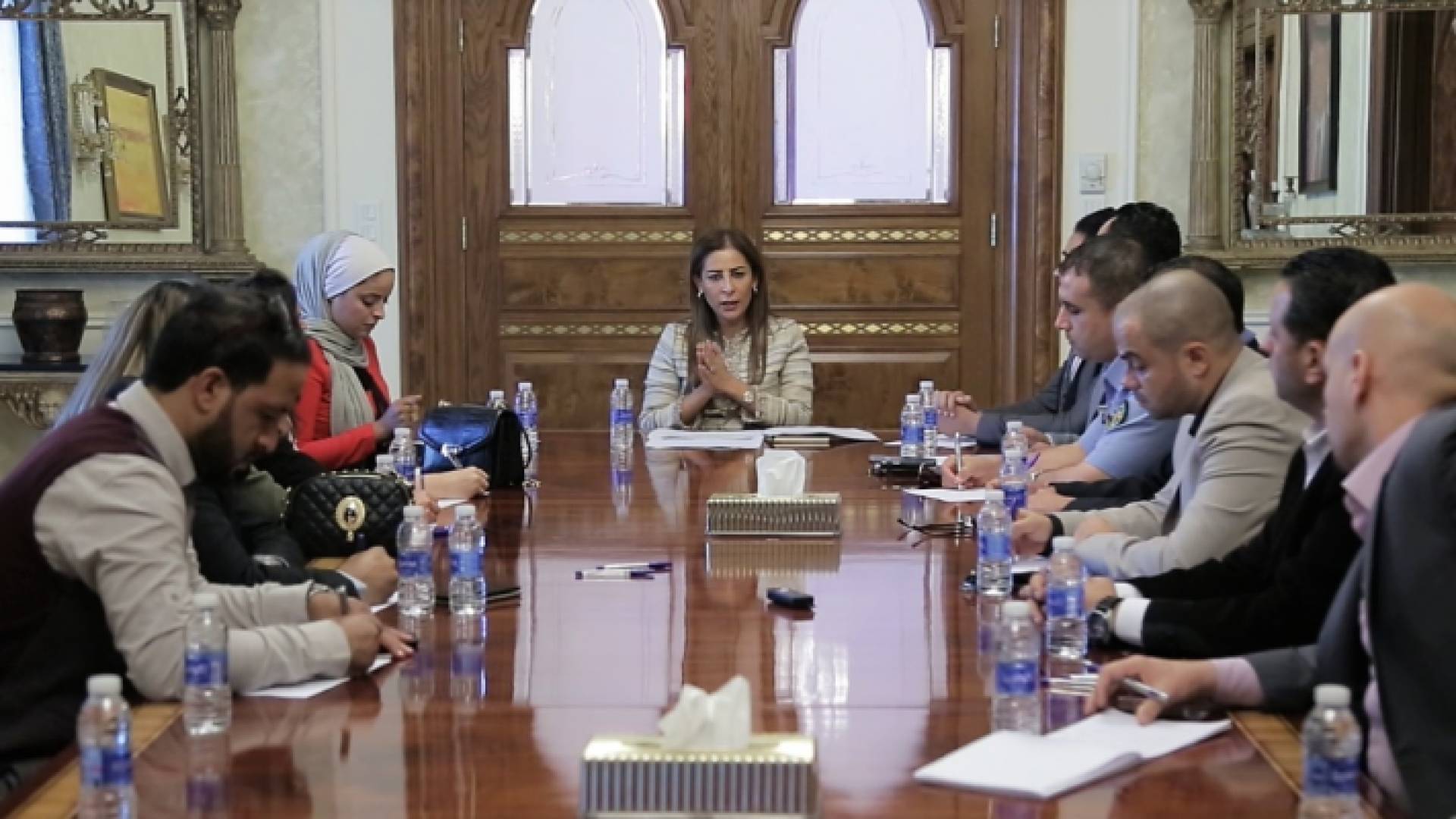 غنيمات، خلال لقائها اليوم الاثنين في دار الضيافة برئاسة الوزراء عددا من مقدمي البرامج الإذاعية الصباحية