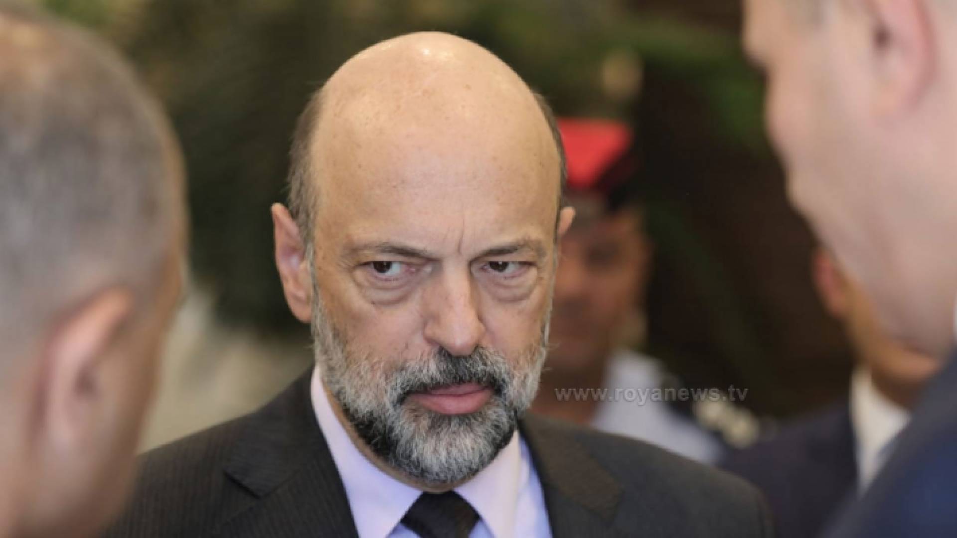 قبلة حياة للحكومة بقرارات اقتصادية وتعديل وزاري مرتقب في الأردن