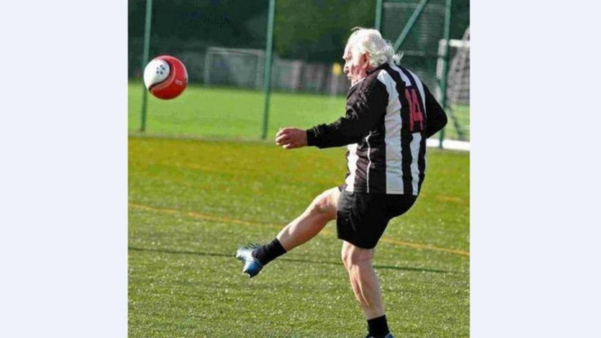 عمره 84 عاما ويبحث عن ناد جديد.. "الدبابة" يتحدى الشيخوخة