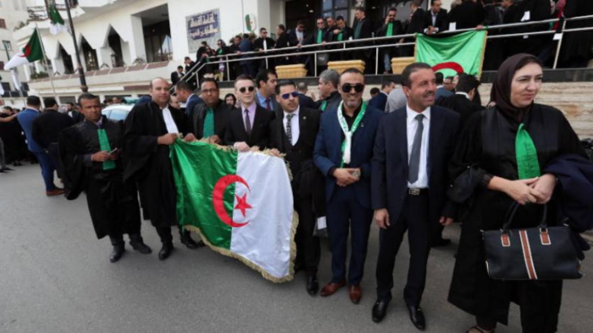 قضاة جزائريون يتظاهرون في العاصمة من أجل استقلال القضاء