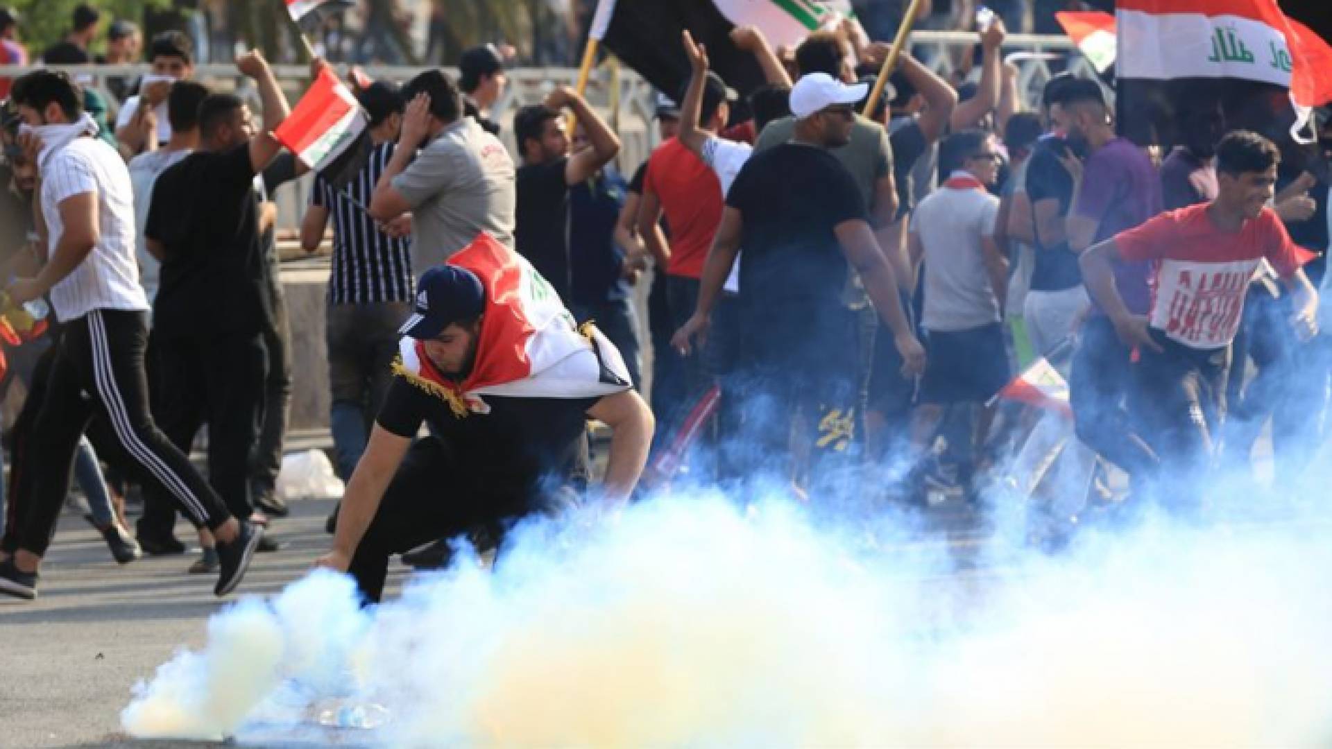 منظمة العفو: العراق يستخدم قنابل مسيلة للدموع "تخترق الجماجم"