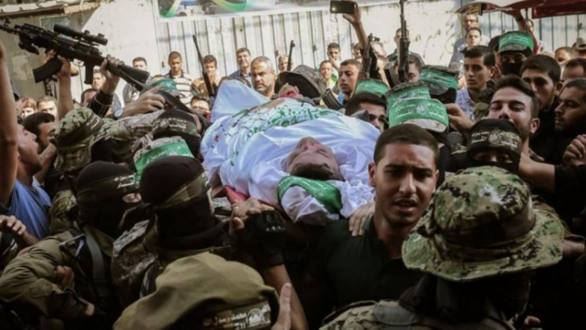 جانب من تشييع الشهيد