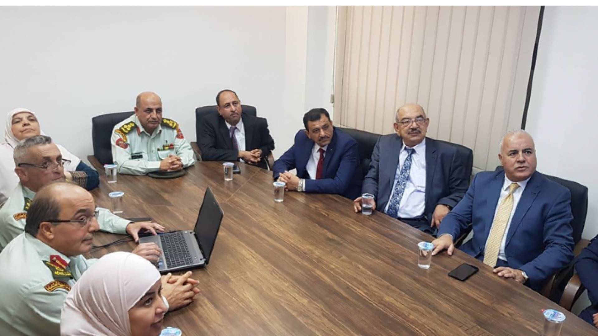 اجتماع لجنة الصحة النيابية وأعضاء من اللجنة المالية النيابية مع مساعد الخدمات الطبية